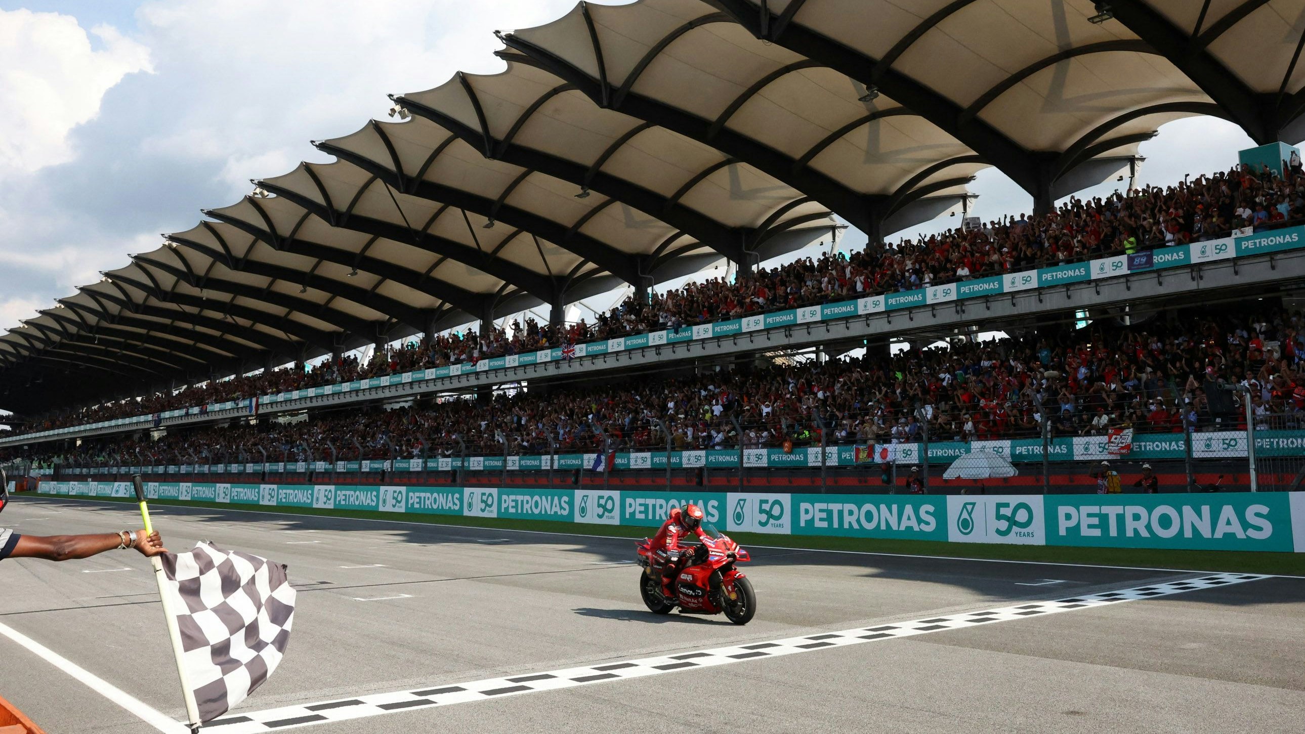 Bagnaia raste zum neunten Saisonsieg.