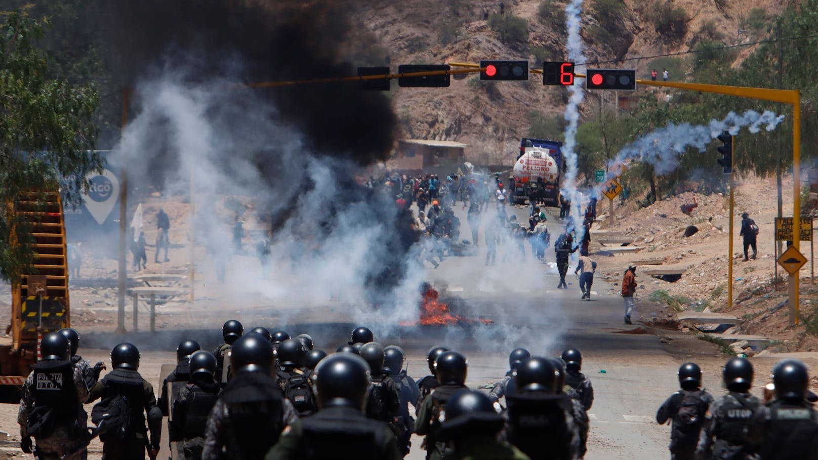 Unruhen in Bolivien eskalieren – Soldaten in Geiselhaft