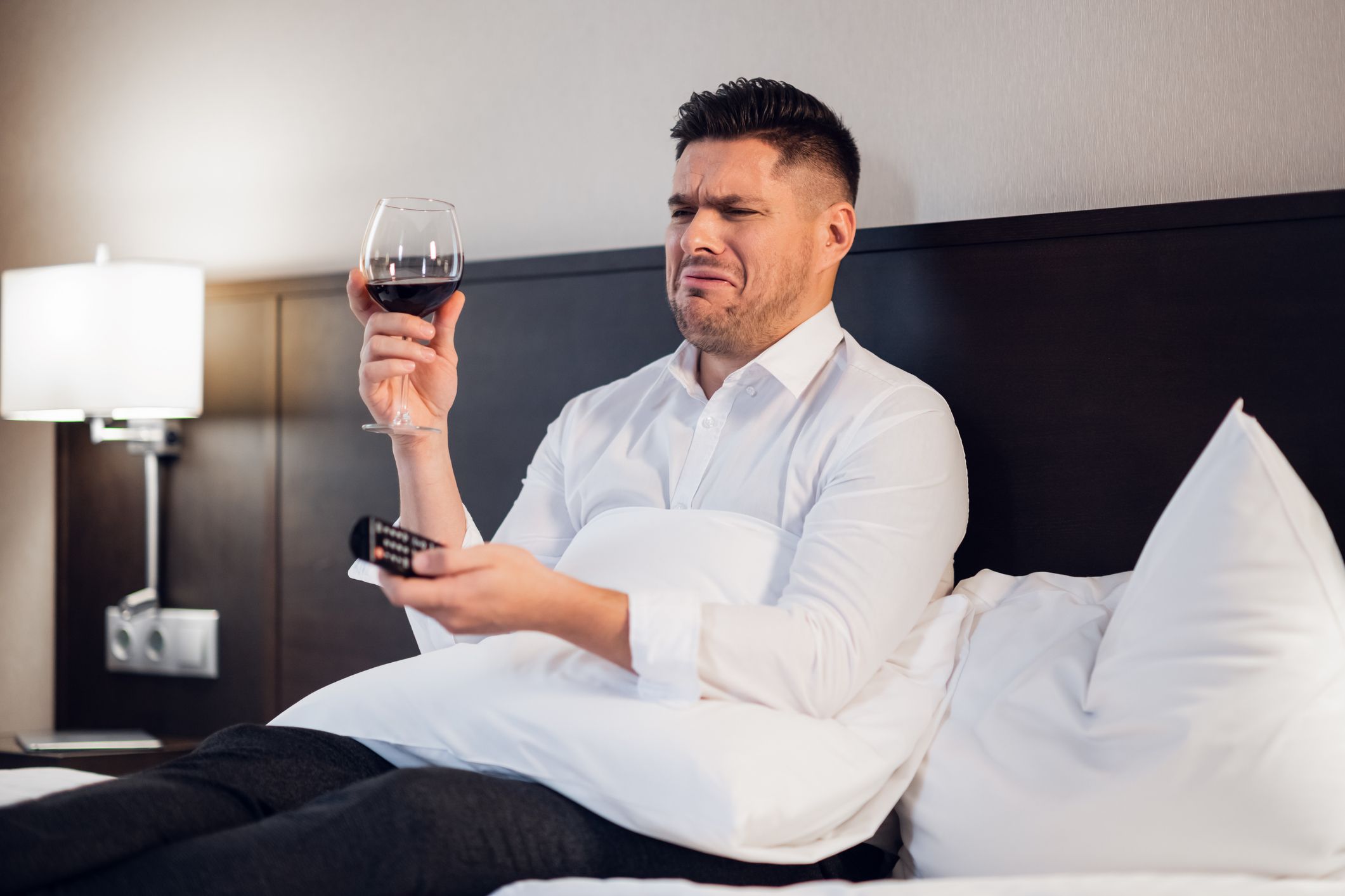 Ein betrunkener Mann verwechselt nach einer durchzechten Nacht das Amtsgebäude der Bezirkshauptmannschaft mit seinem Hotel und löst einen Alarm aus.