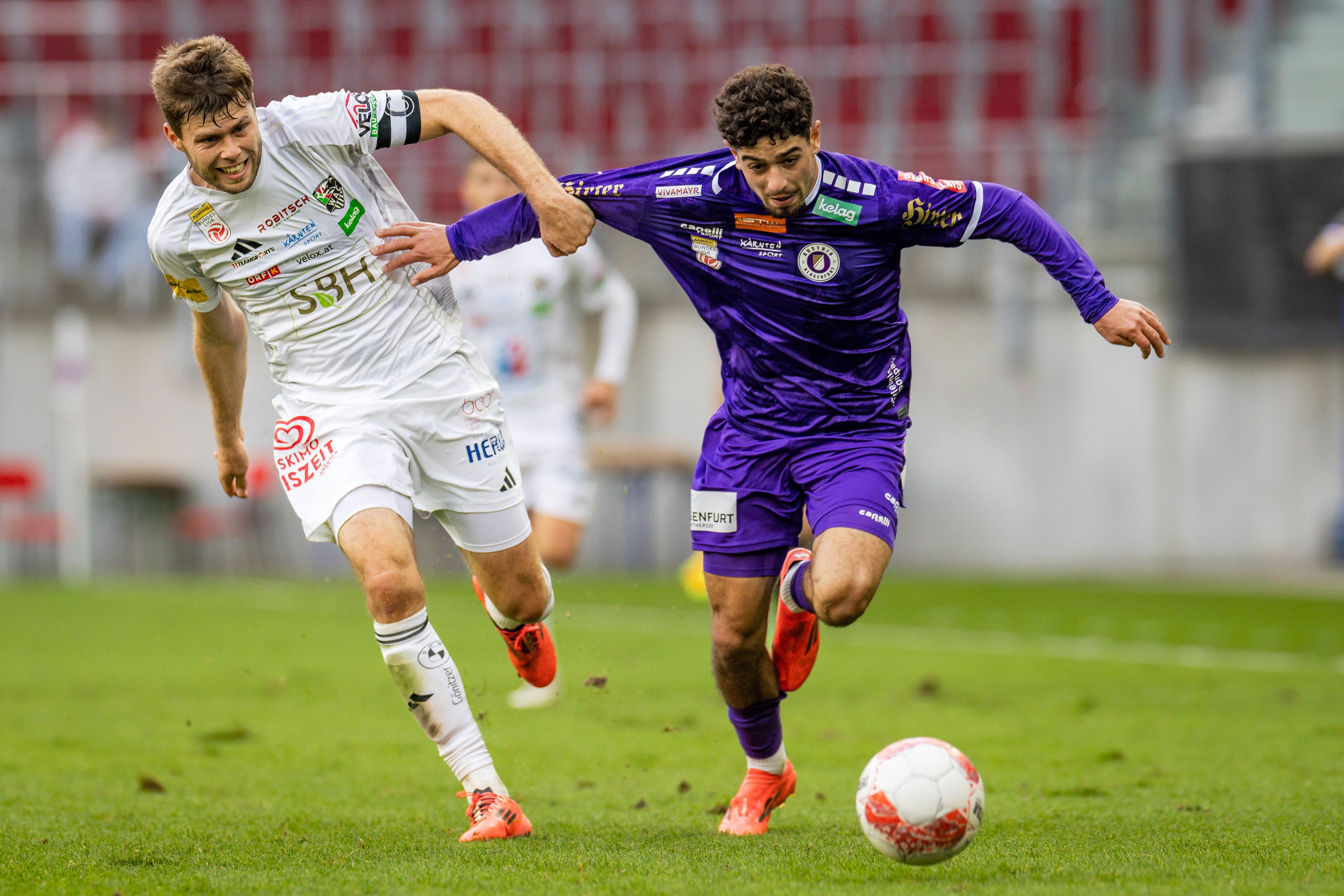 Dominik Baumgartner im Laufduell mit Doppeltorschütze Ben Bobzien.