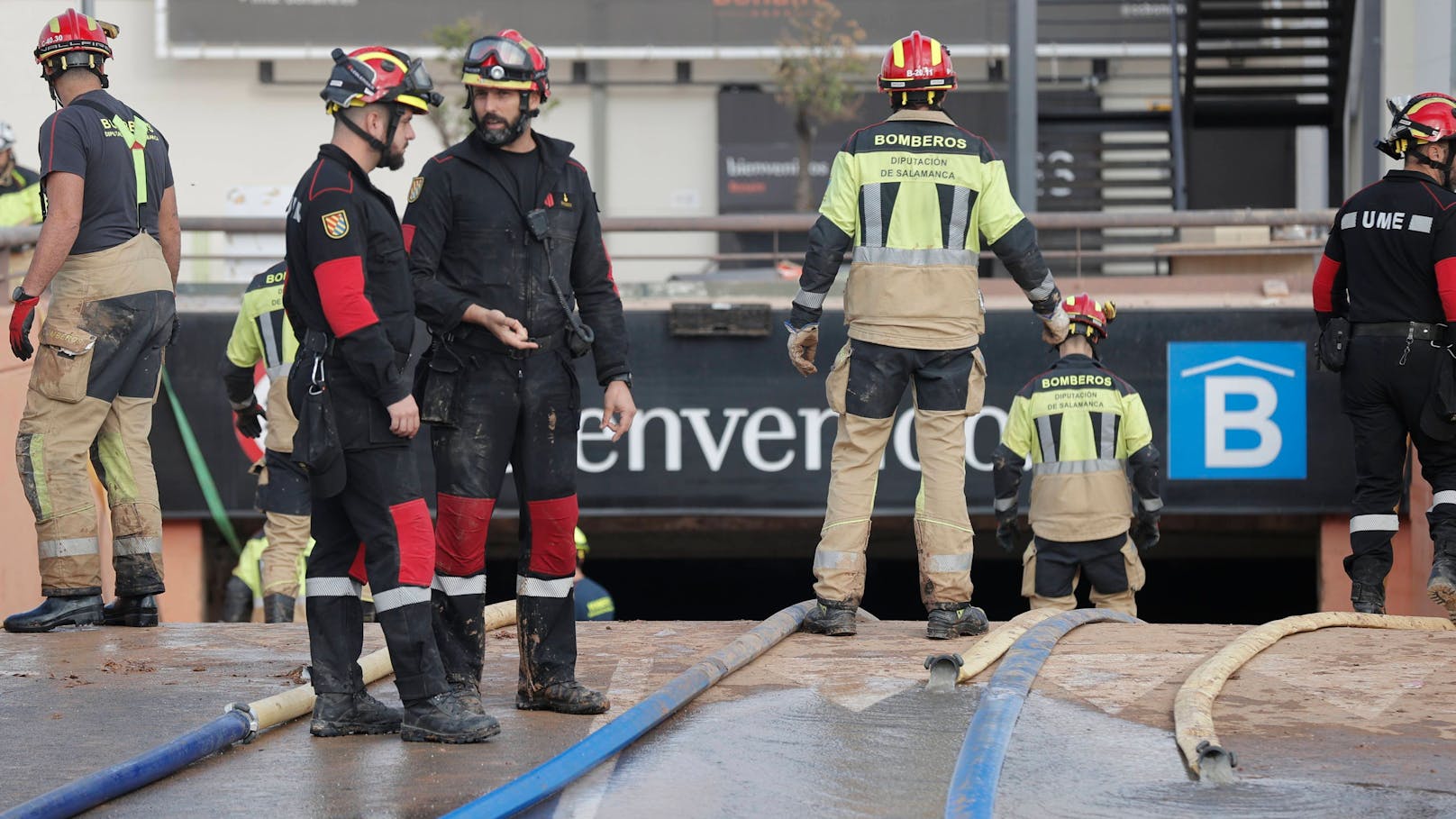 Angesichts der Größe werden dort etliche Tote vermutet. <a data-li-document-ref="120070493" href="https://www.heute.at/s/valencia-retter-aeussern-schrecklichen-verdacht-120070493">Alle Infos hier &gt;&gt;</a>