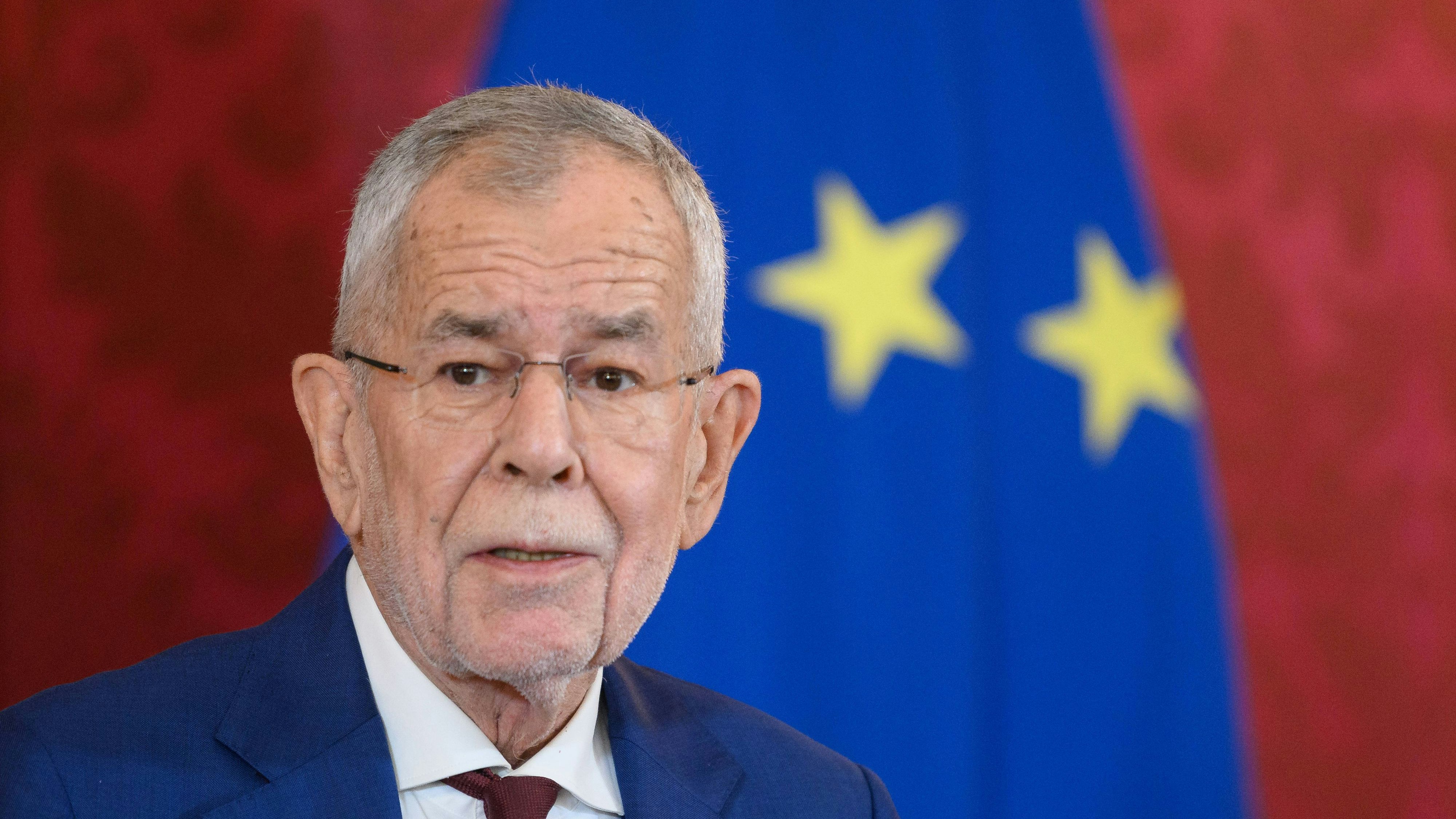 Bundespräsident Alexander Van der Bellen musste sich am Montag einer Bandscheiben-Operation unterziehen. 