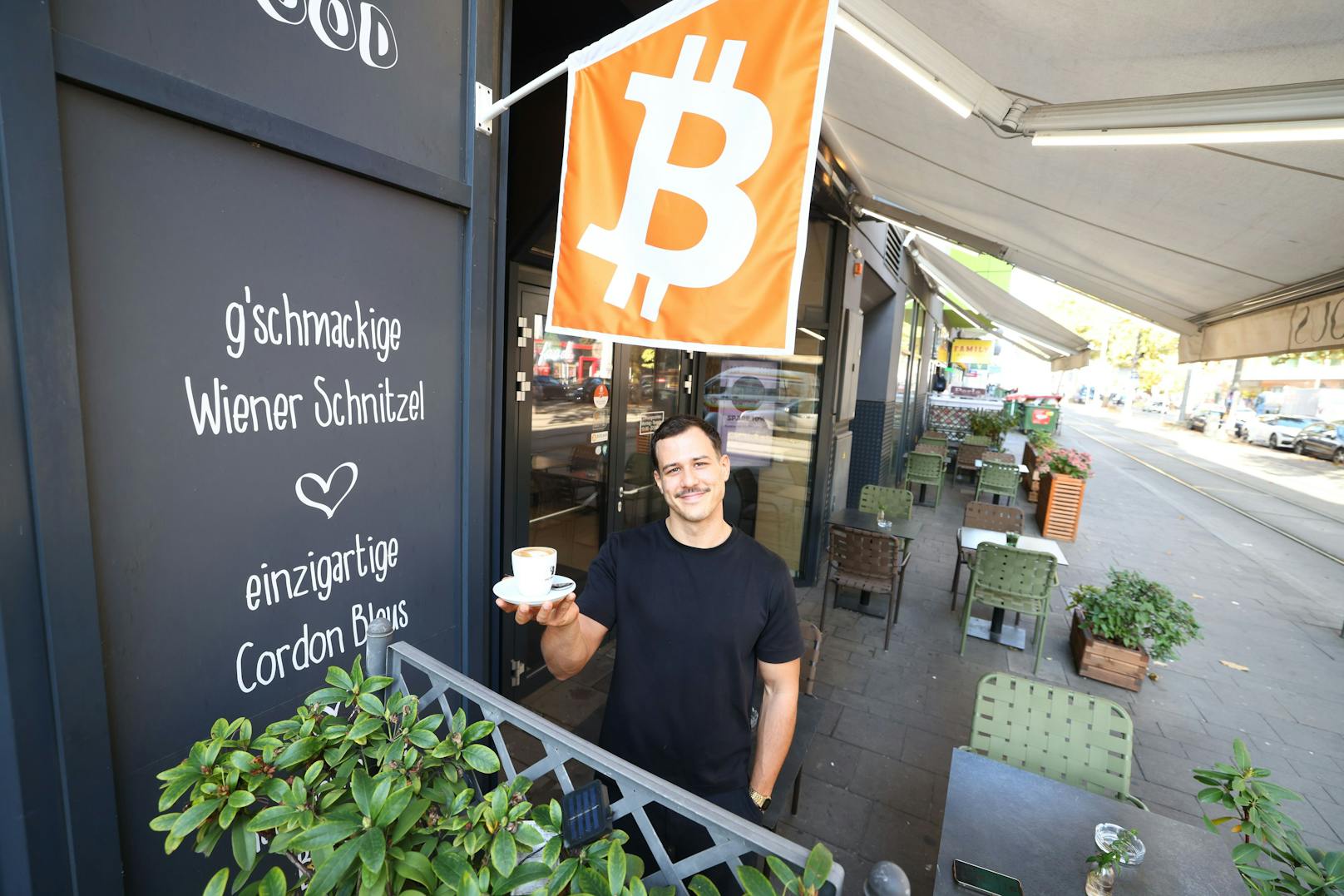 Paul Music unter der Bitcoin Flagge