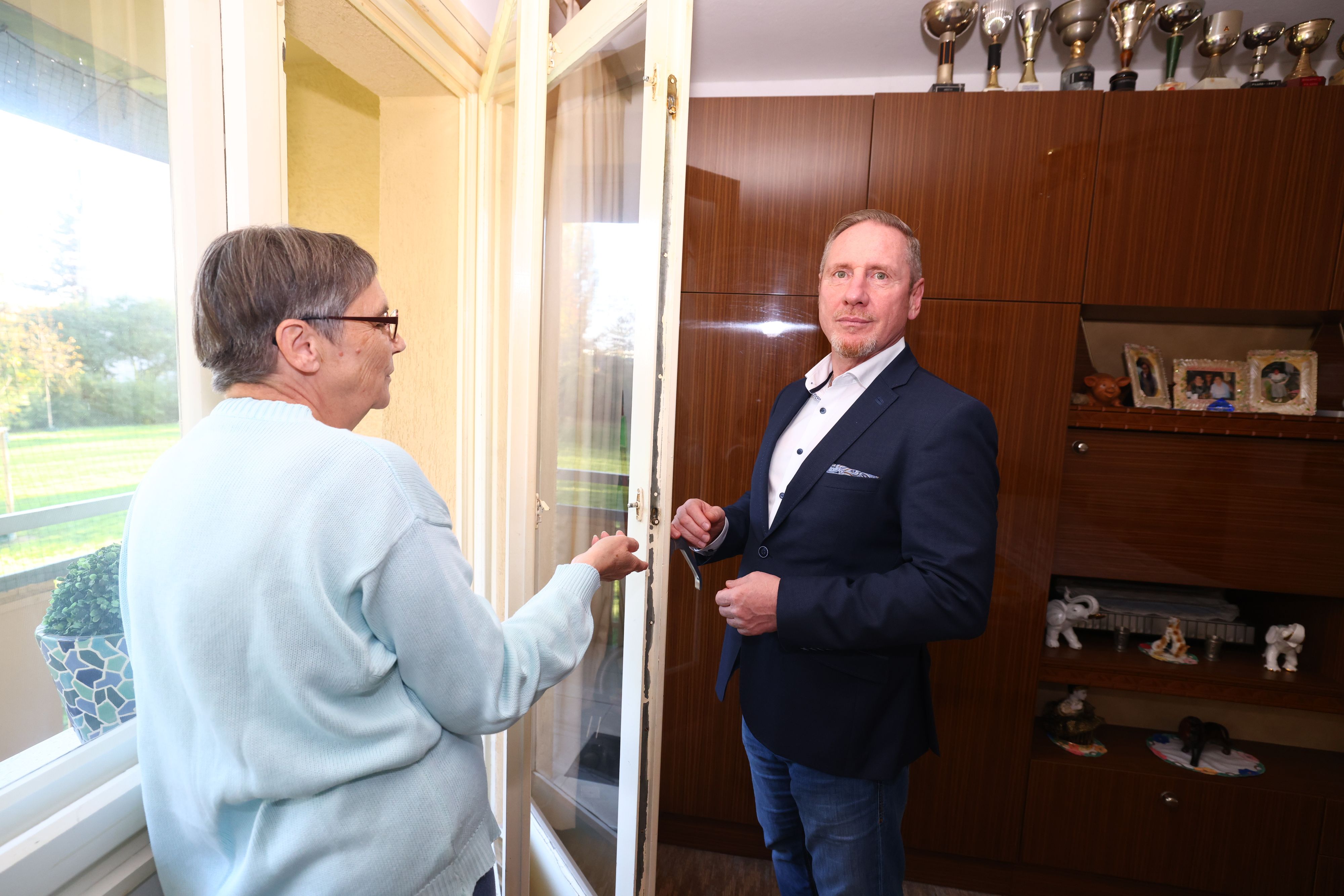 FPÖ-Politiker Michael Nigl setzt sich für Brunhilde Z. ein und fordert Kostenübernahme durch Wiener Wohnen.