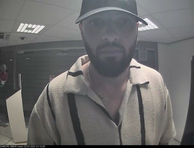 Die Polizei sucht diesen Mann, der in den letzten Monaten einen fünftstelligen Euro-Betrag erbeutet haben soll.