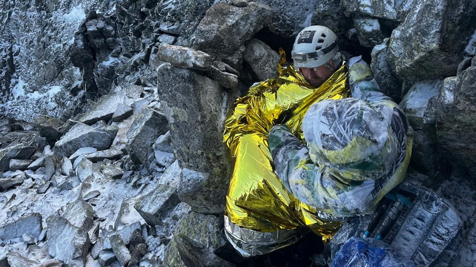 Die Bergsteiger waren schlecht ausgerüstet. Manche von ihnen trugen Sneakers.