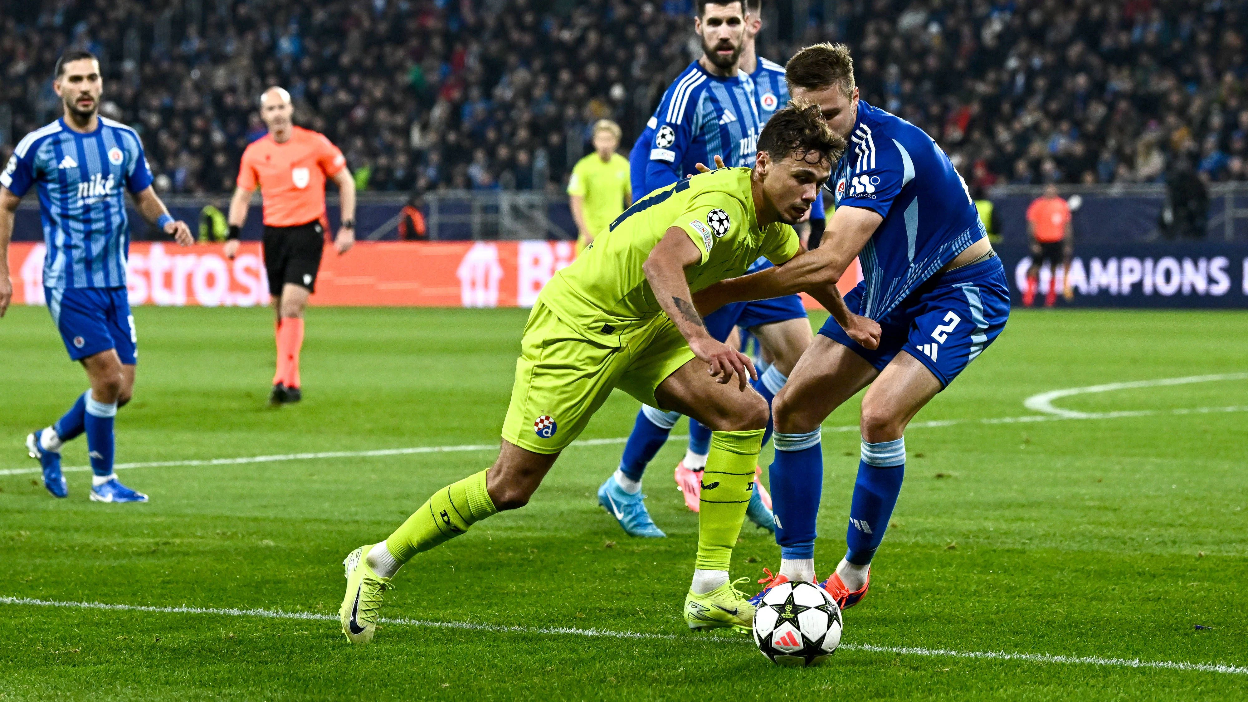 Zagreb führt Slovan vor.