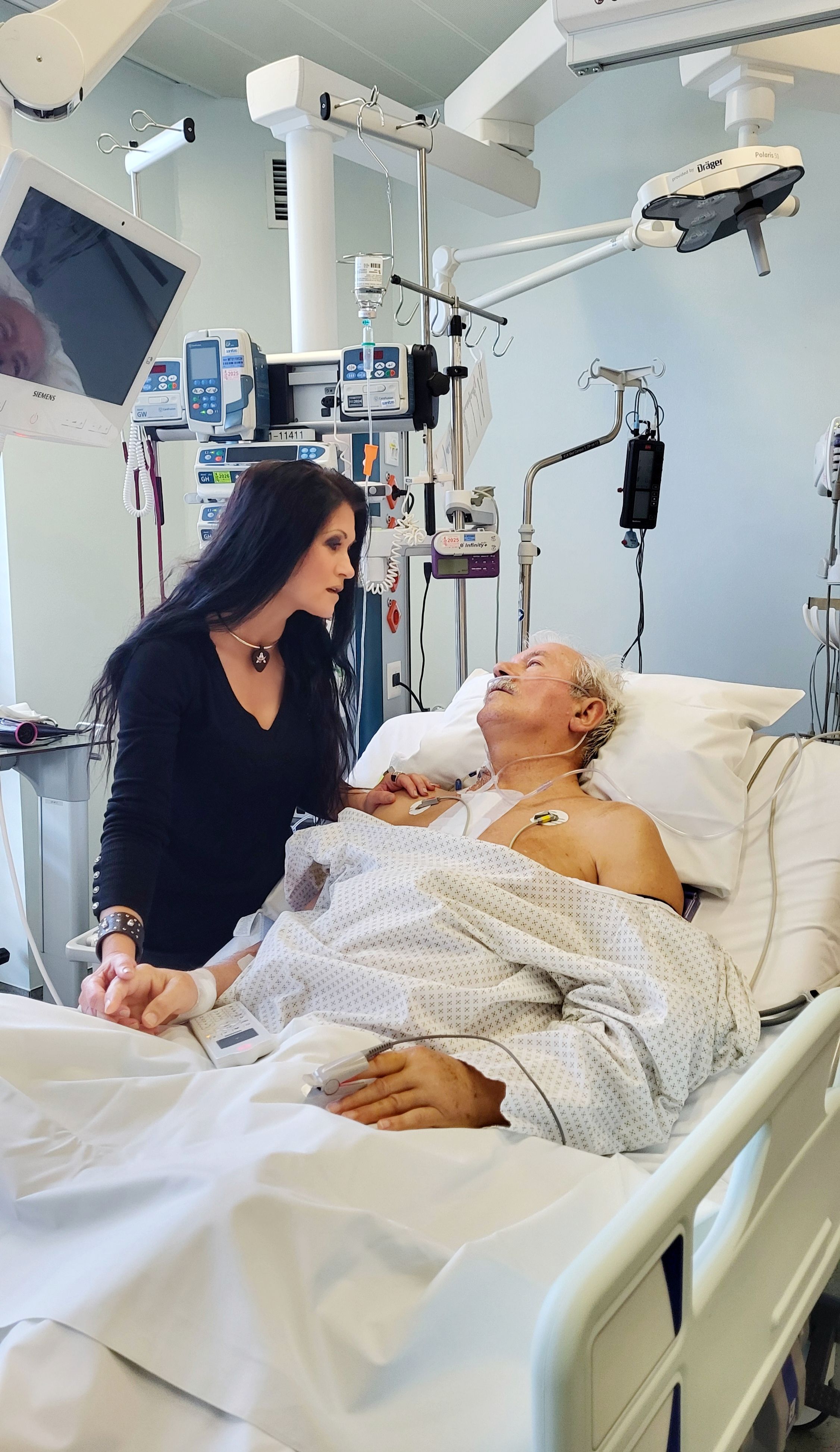 Antonja mit ihrem Vater, der im Spital um sein Leben kämpfte