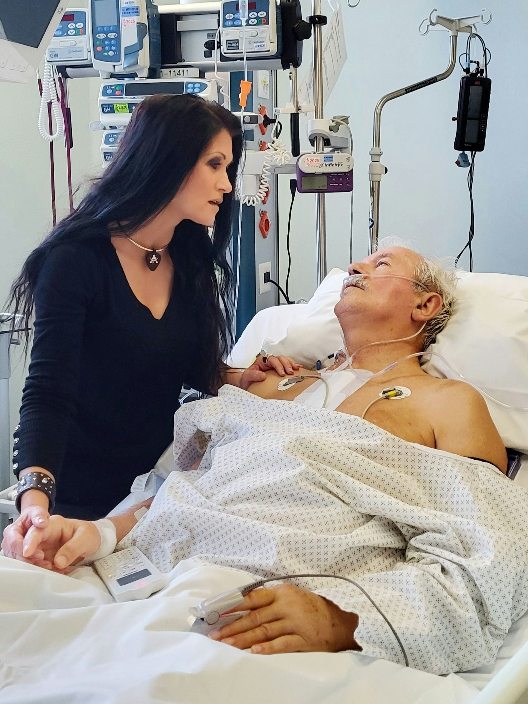 Antonja mit ihrem Vater, der im Spital um sein Leben kämpfte