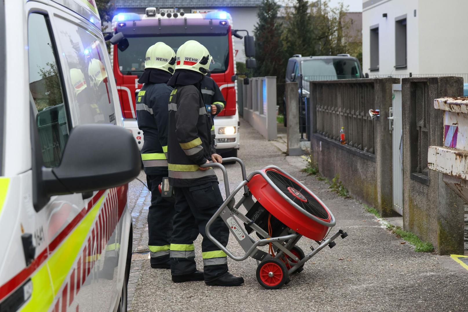 Ein Großaufgebot an Einsatzkräften eilte zu dem Haus im Stadtteil Schafwiesen.