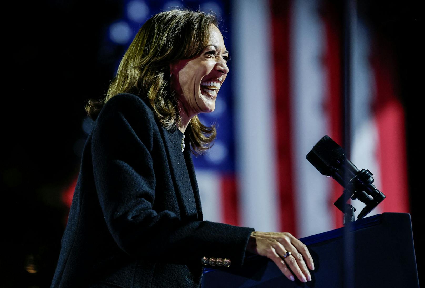 Die Demokraten-Kandidatin und amtierende Vizepräsidentin Kamala Harris bei ihrem Wahlkampf-Finale in Philadelphia, Pennsylvania, am 4. November 2024.