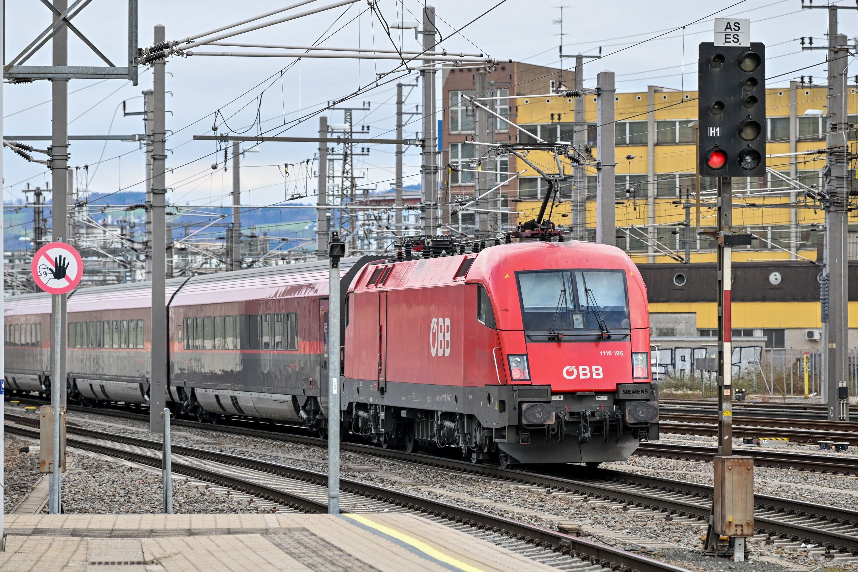 Dem 41-Jährigen gelang zunächst die Flucht. In Salzburg konnte der Rumäne schließlich festgenommen werden. (Symbolbild)