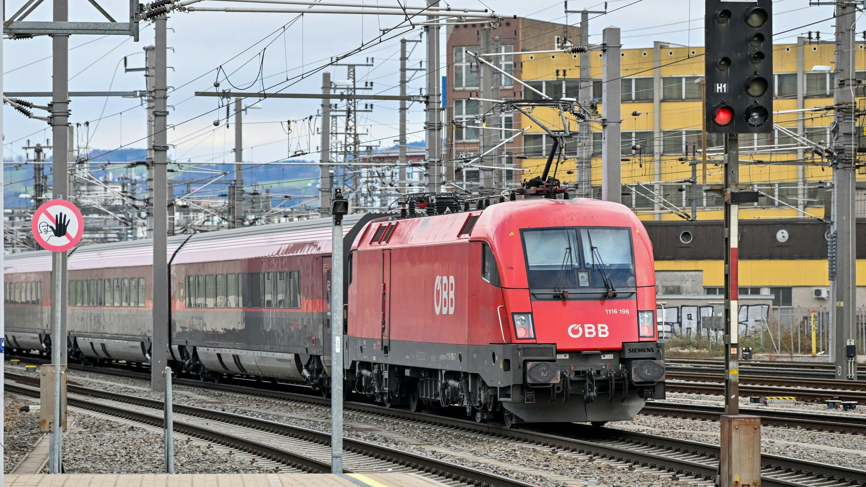 Dem 41-Jährigen gelang zunächst die Flucht. In Salzburg konnte der Rumäne schließlich festgenommen werden. (Symbolbild)