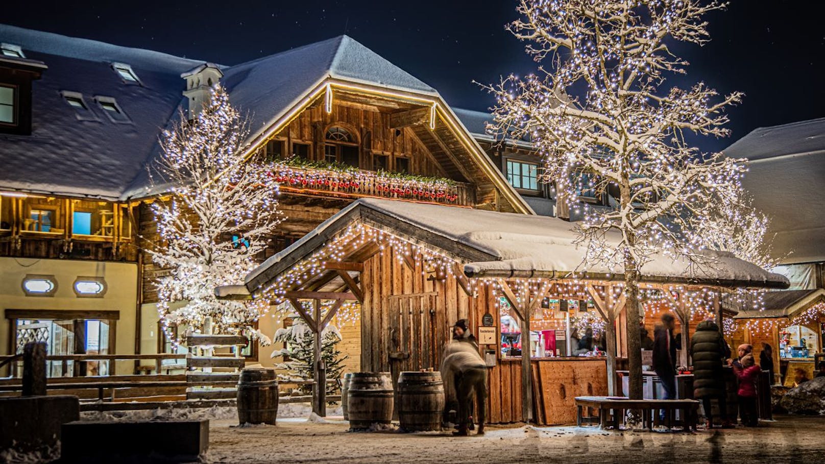 Der winterliche Adventzauber auf Gut Aiderbichl ist ein jährliches Highlight. 