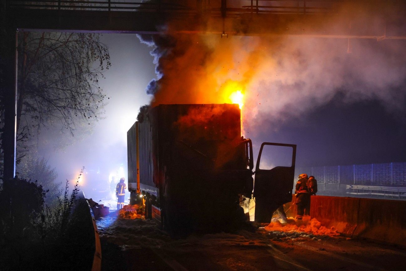 Am Montagabend stand der Lkw auf der Westautobahn in Vollbrand.