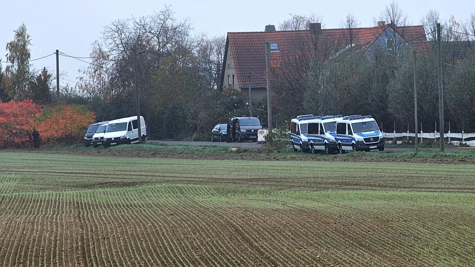 In Grimma im deutschen Bundesland Sachsen wurden am Dienstagmorgen Nazi-Terroristen festgenommen.