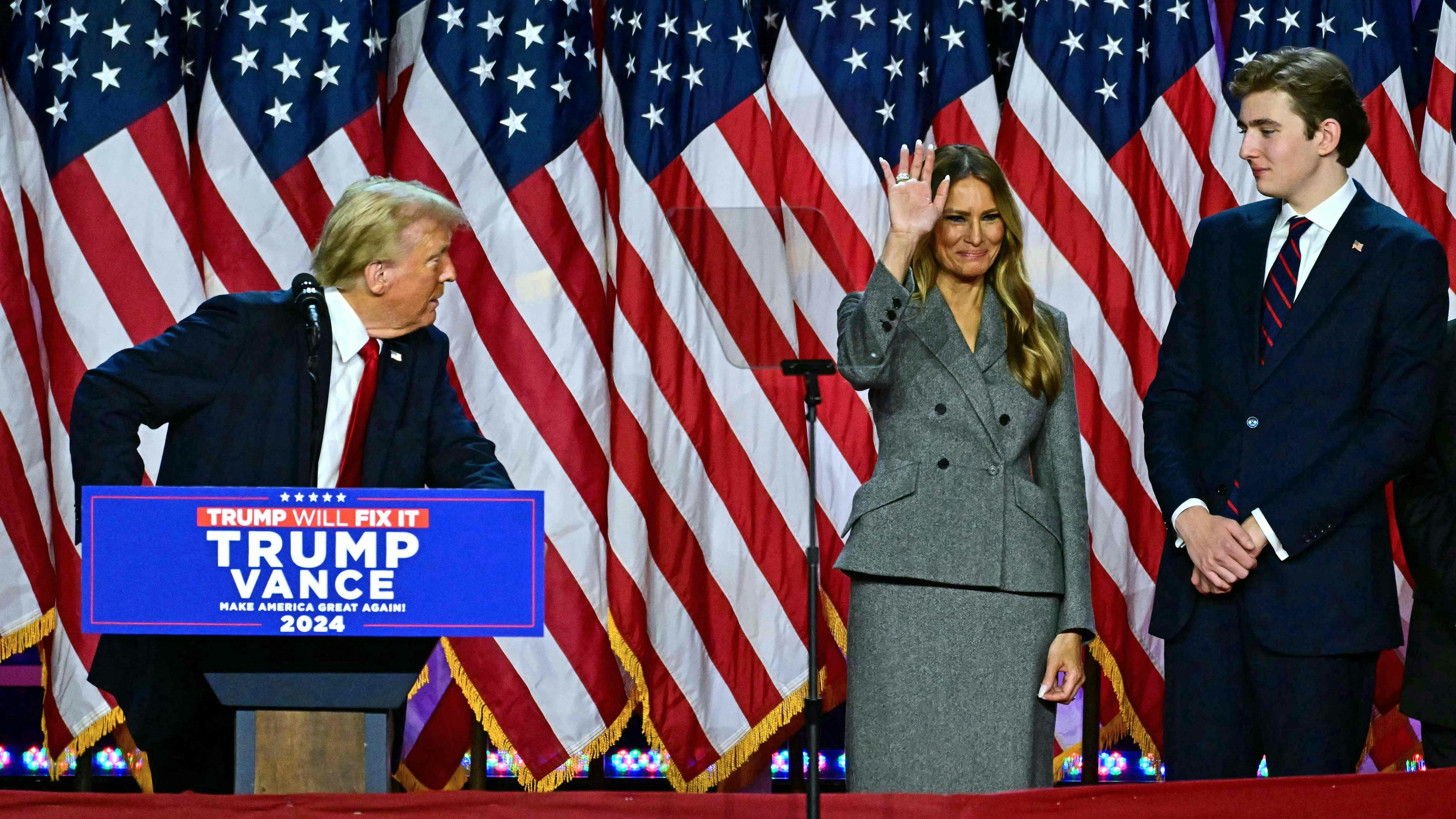 Donald Trump mit der zukünftigen First Lady Melania und Sohn Barron