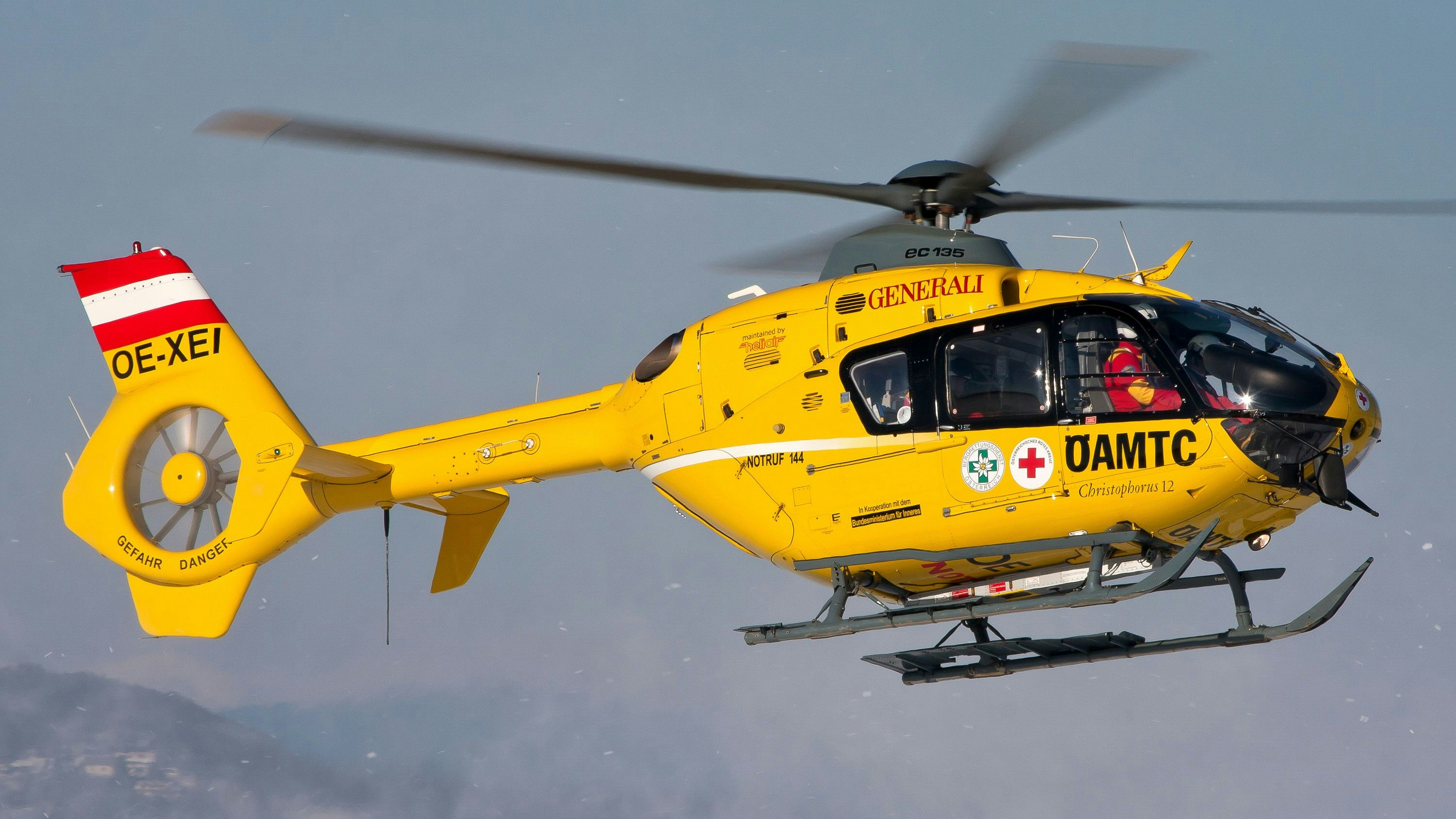 Der 23-Jährige wurde schwer verletzt ins Spital geflogen. (Symbolbild)