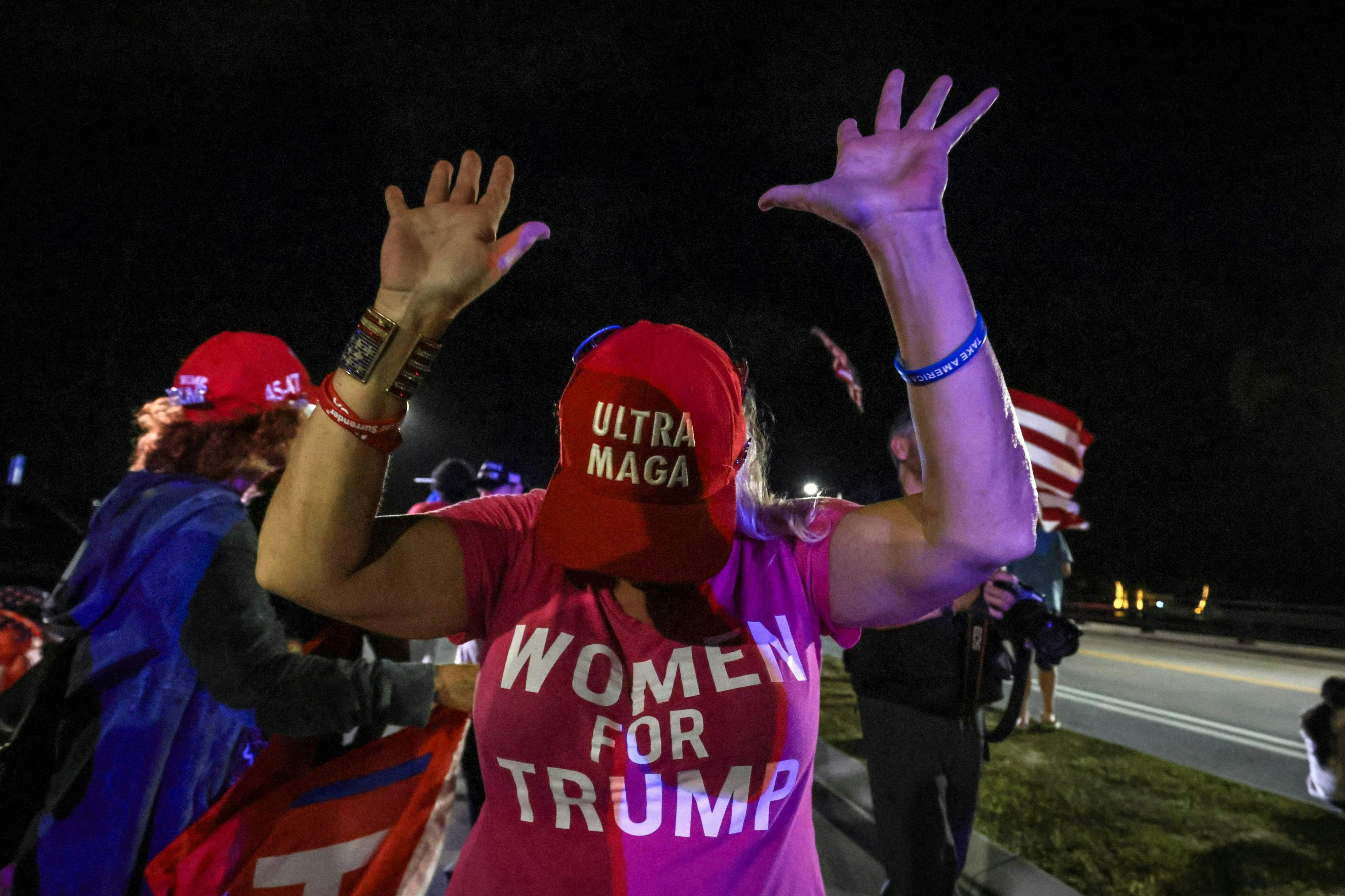 Warum Frauen Trump wählten? Ein weiblicher Fans in Mar-a-Lago in Palm Beach, Florida