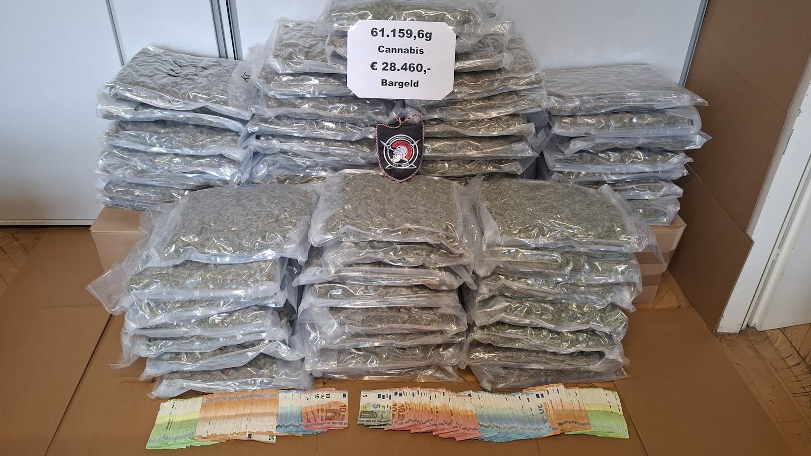 Polizei findet in Dealer-Wohnung 61 Kilo Marihuana