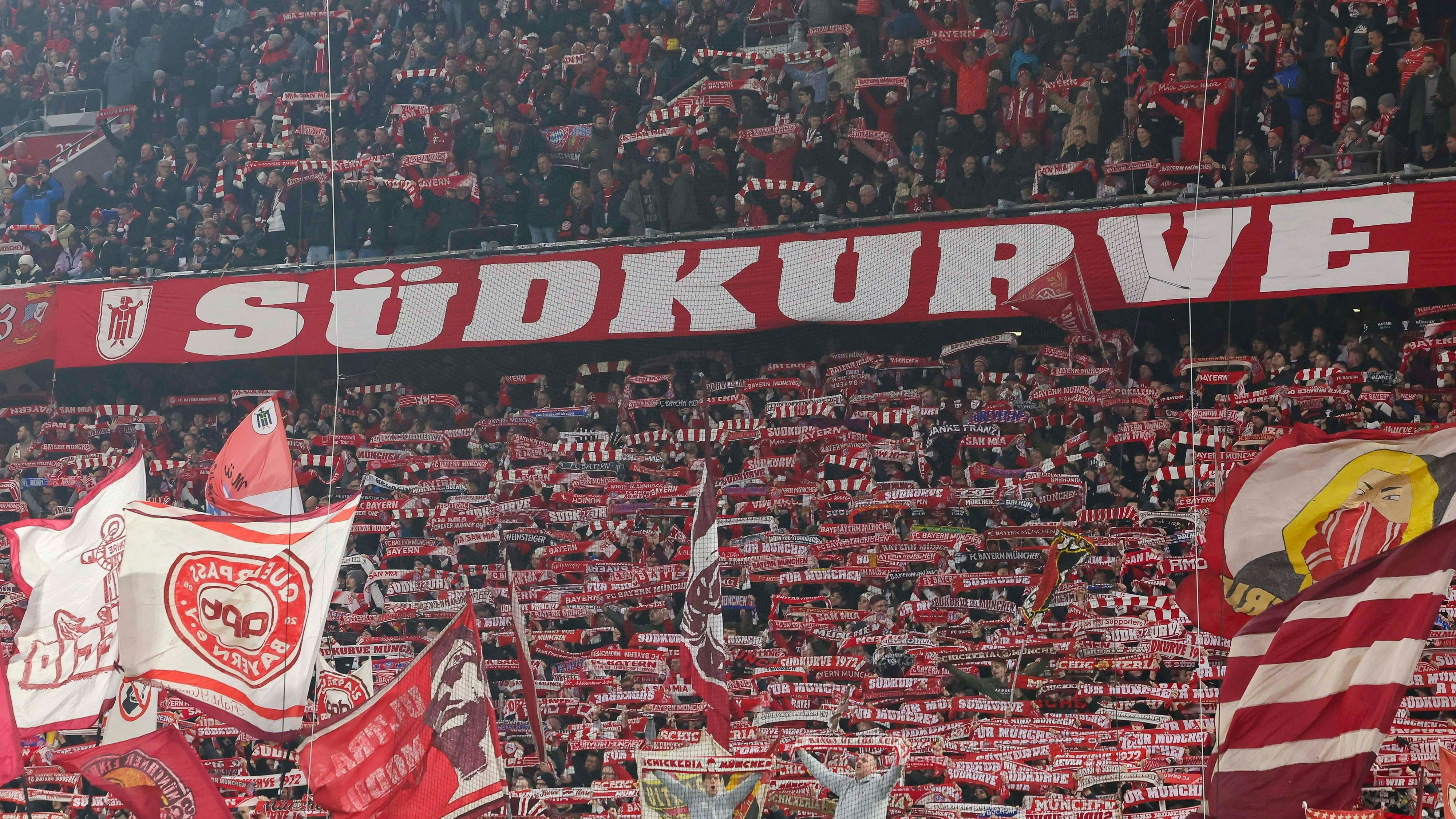 Die Südkurve verstummte wegen eines Notfalls.