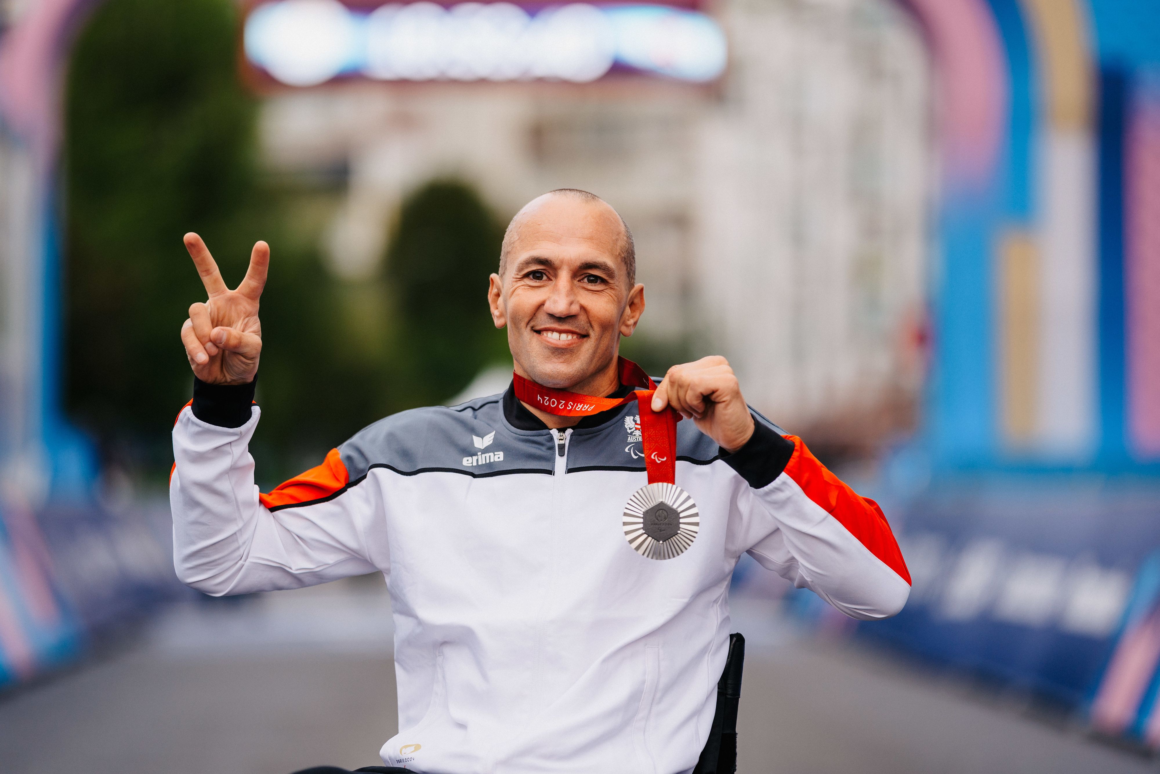 Thomas Frühwirth holte einmal WM-Gold und fünfmal Olympia-Silber mit dem Handbike