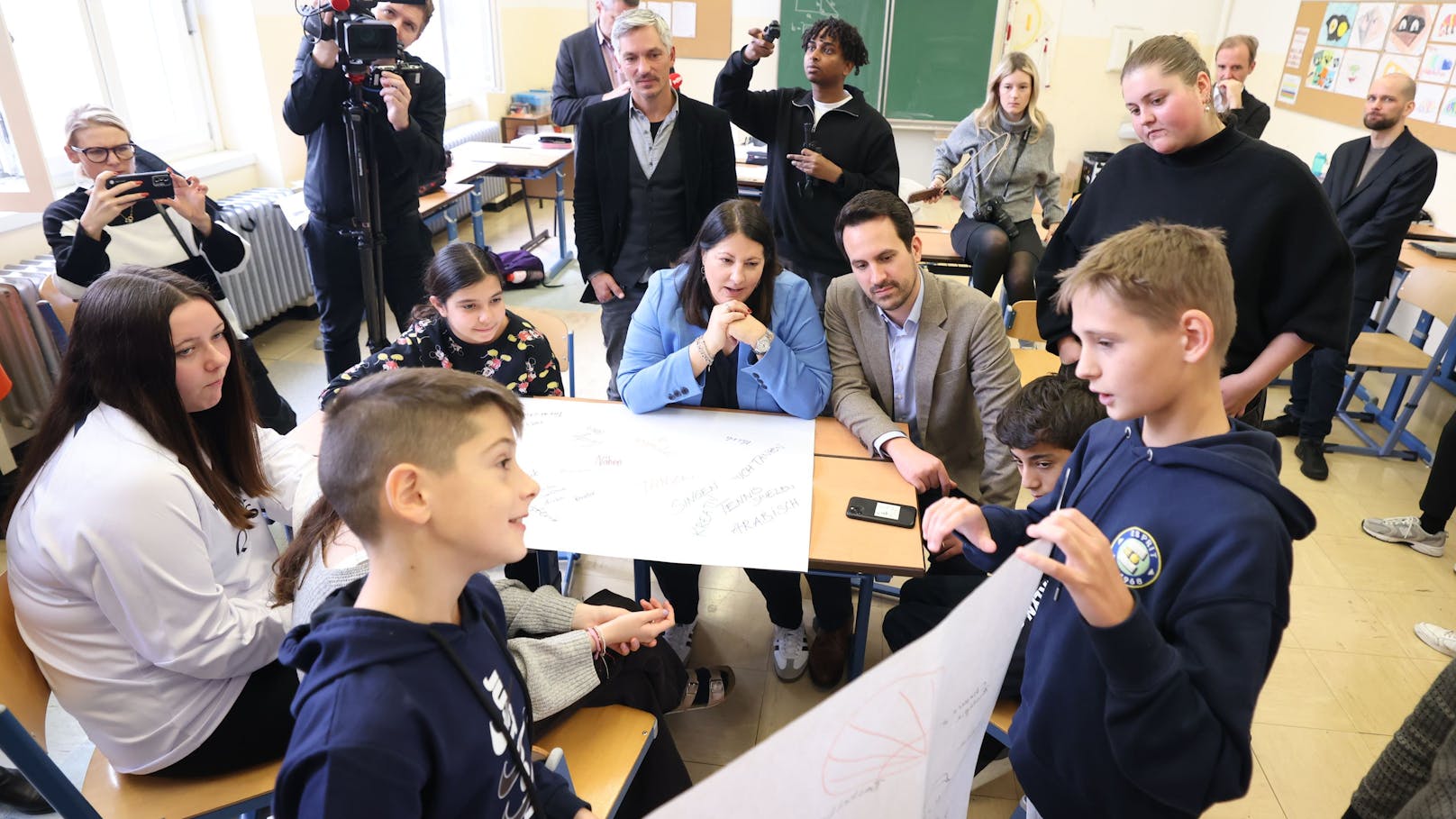 Im Workshop lernten die Schüler über ihre Stärken. Mit dabei Stadträtin Gaál und Stadtrat Wiederkehr.