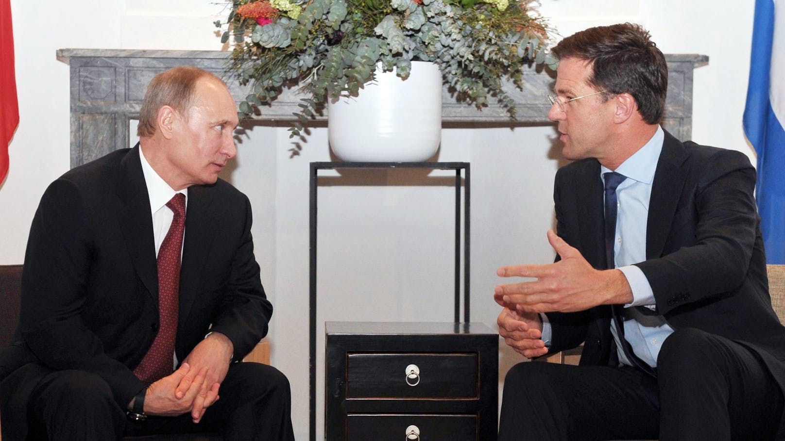 Andere Zeiten: Damals, 2013, noch Niederlande-Premier, ist <strong>Mark Rutte</strong> (r.) jetzt NATO-Generalsekretär. <strong>Wladimir Putin</strong> ist schon wieder/noch immer russischer Präsident. Sein Krieg gegen die Ukraine bringt beide nun auf Konfrontationskurs.