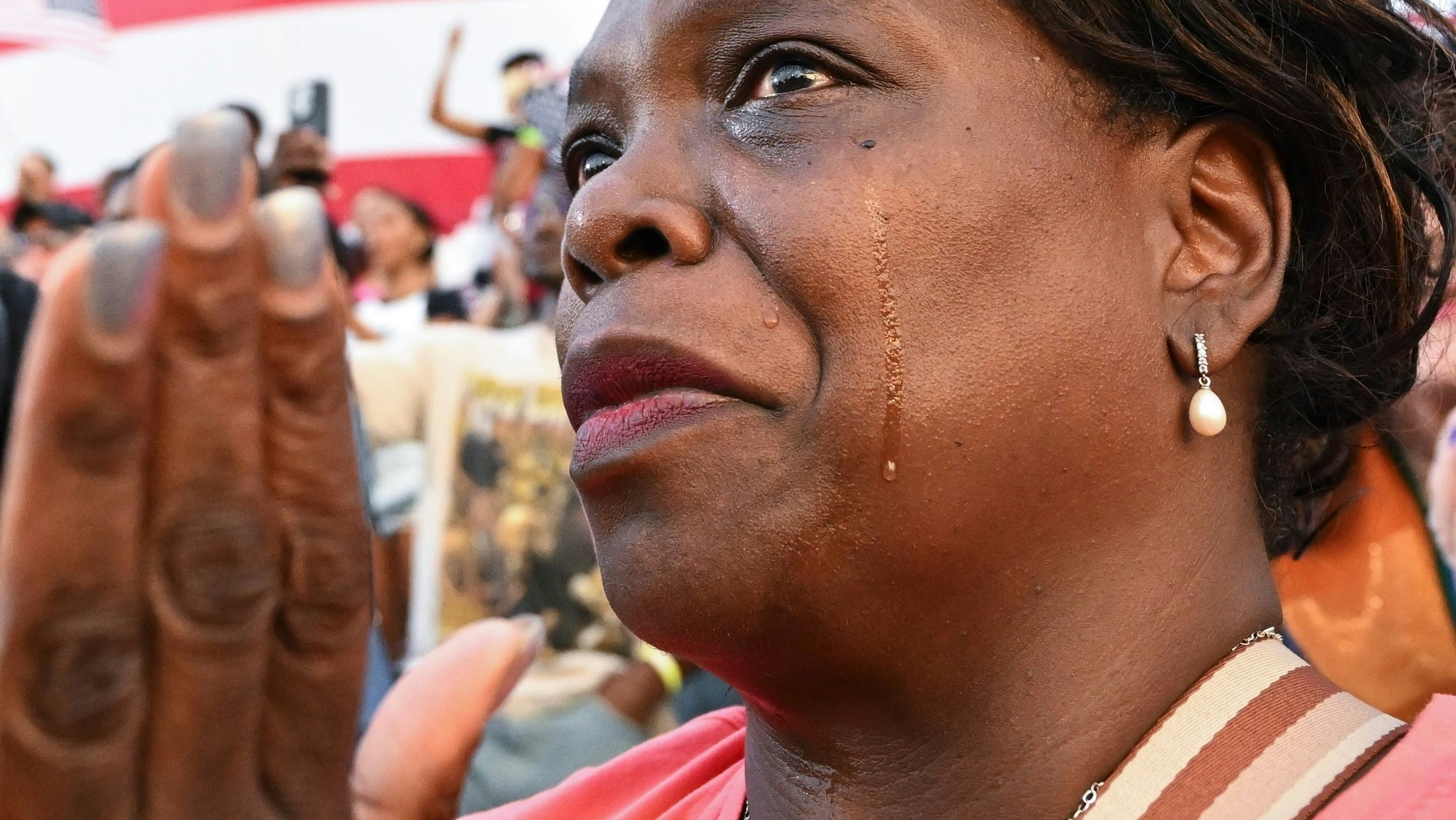 Download von www.picturedesk.com am 07.11.2024 (12:26).  A supporter of Vice President Kamala Harris reacts at her concession speech for the 2024 presidential election on the campus of Howard University in Washington, Wednesday, Nov. 6, 2024. (AP Photo/Terrance Williams) - 20241107_PD0052 - Rechteinfo: Rights Managed (RM)