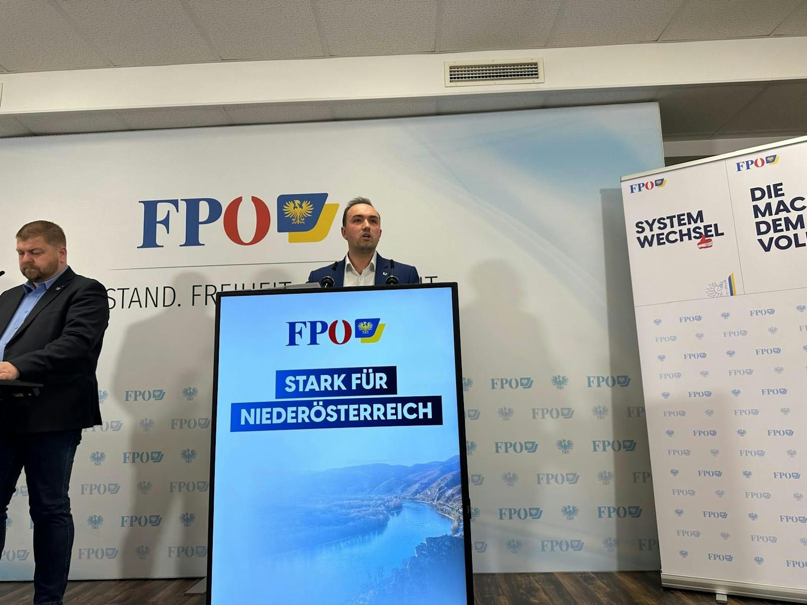 FPÖ Niederösterreich Landesparteisekretär Alexander Murlasits bei der Pressekonferenz am Donnerstag in St. Pölten.