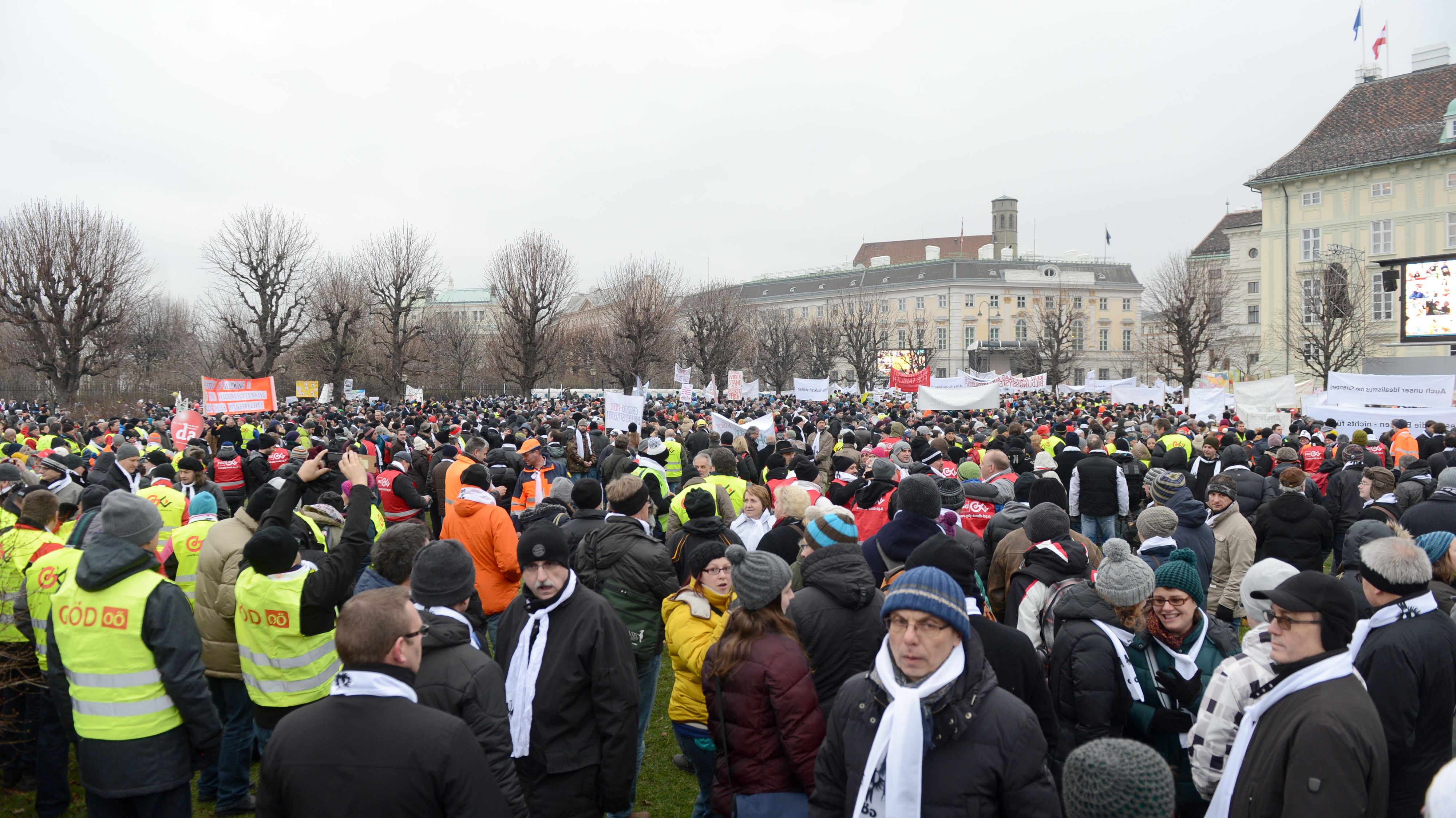 Wie schon in der Vergangenheit soll es noch im November zu einer Demonstration der Beamten geben. Archivbild. 