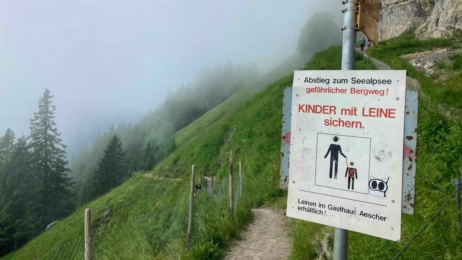 Heute.at - Kinder an die Leine – Wander-Schild sorgt für Wirbel
