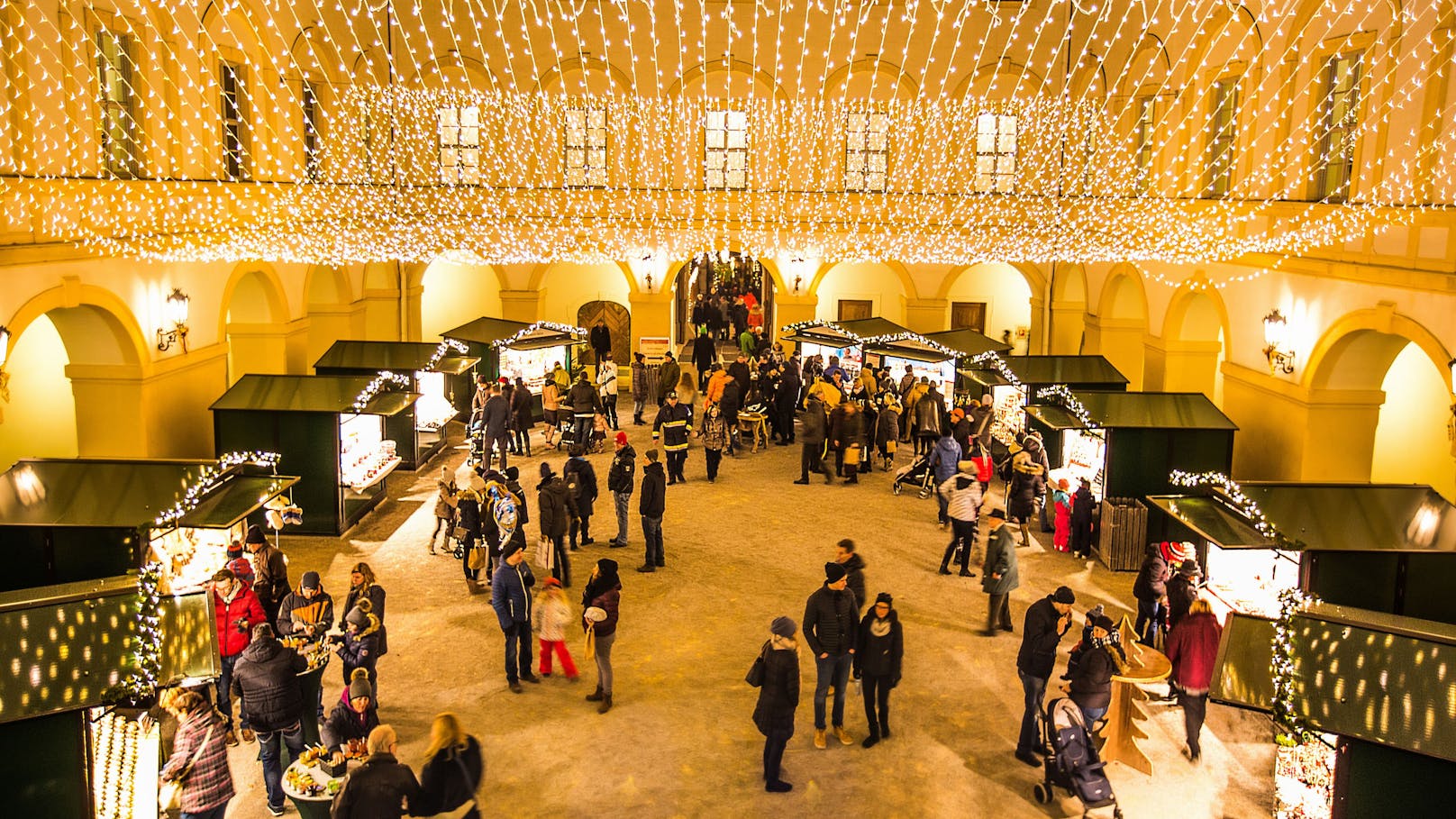 ﻿Weihnachtsmarkt auf Schloss Hof