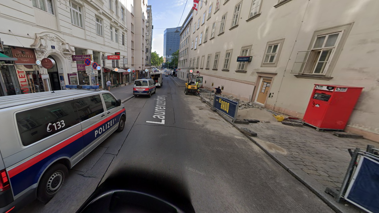 Beamte aus der Polizeiinspektion Laurenzerberg (1.) machten den schrecklichen Fund.