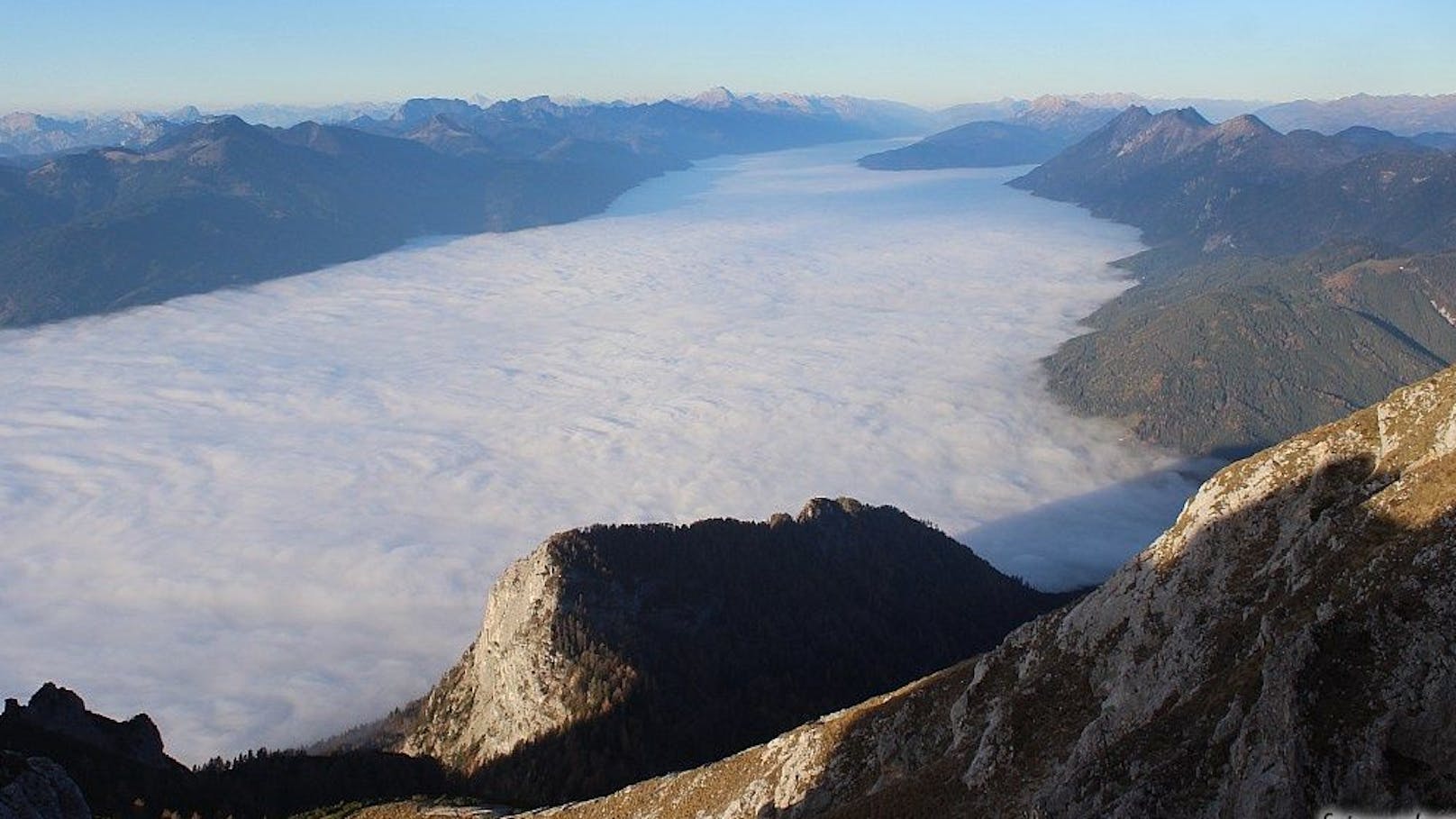 Blick vom Dobratsch Freitagfrüh in Richtung Westen auf das Gailtal.