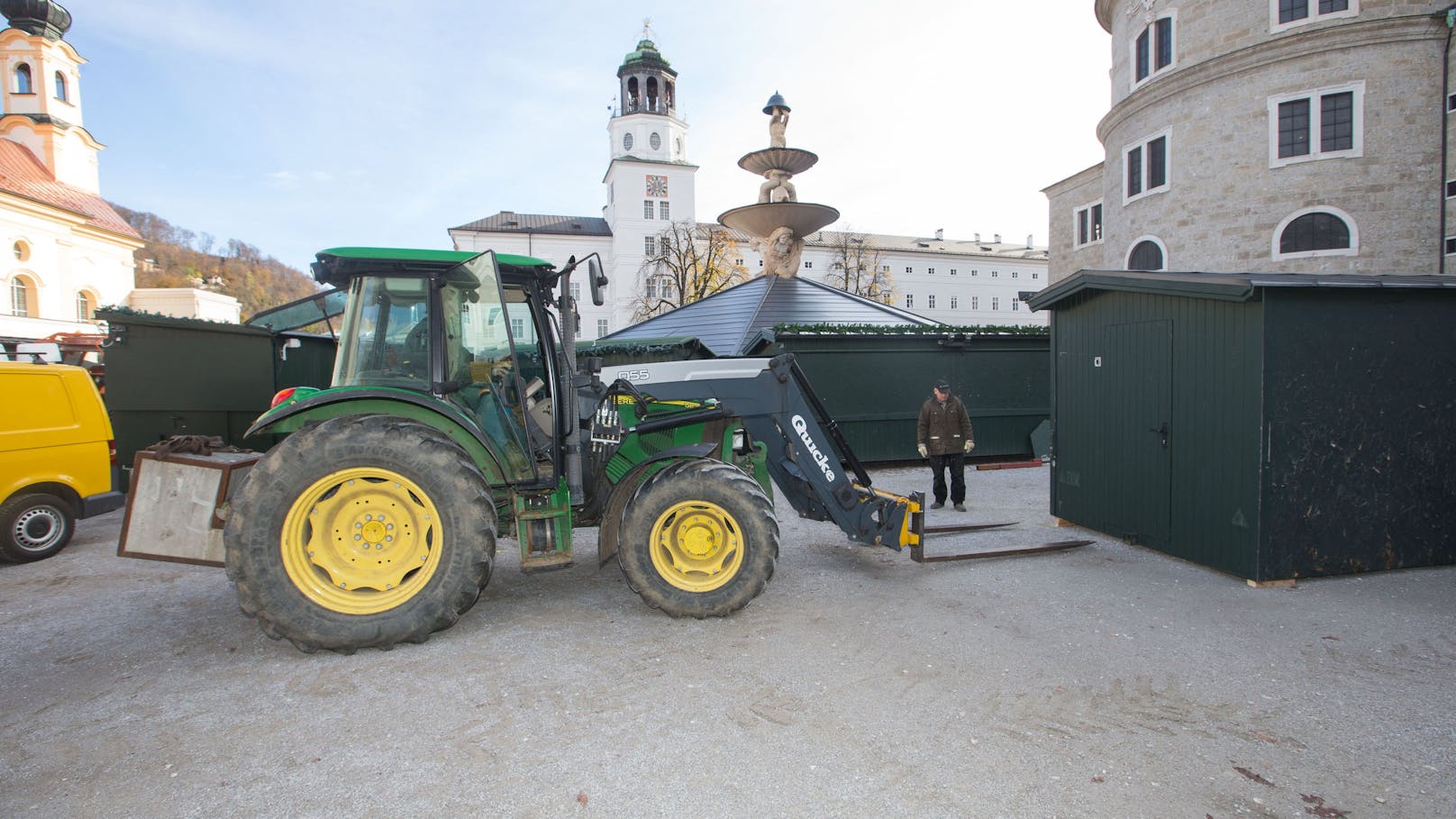 Aufbau  des Salzburger Christkindlmarktes startet