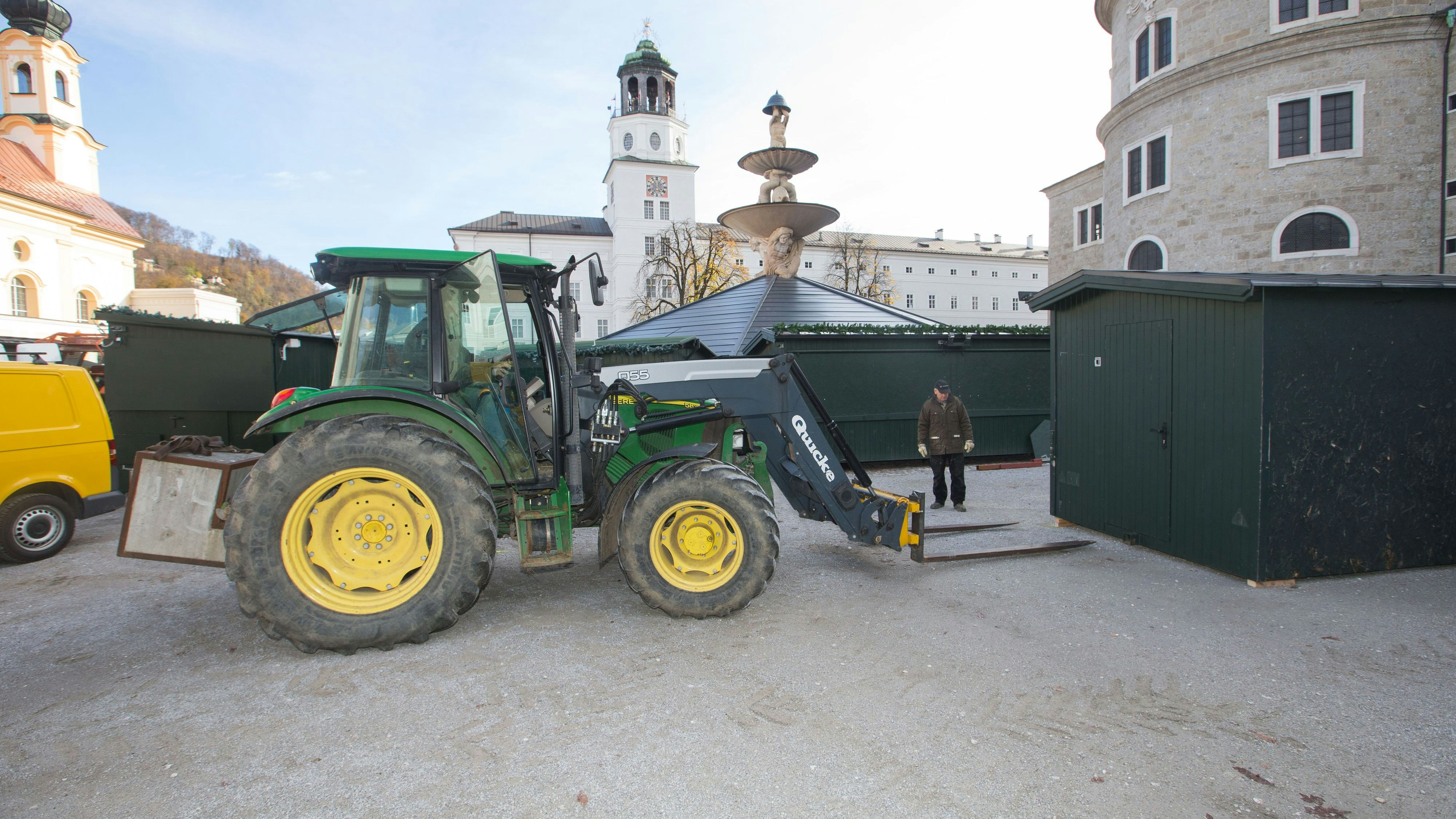 Aufbau  des Salzburger Christkindlmarktes startet