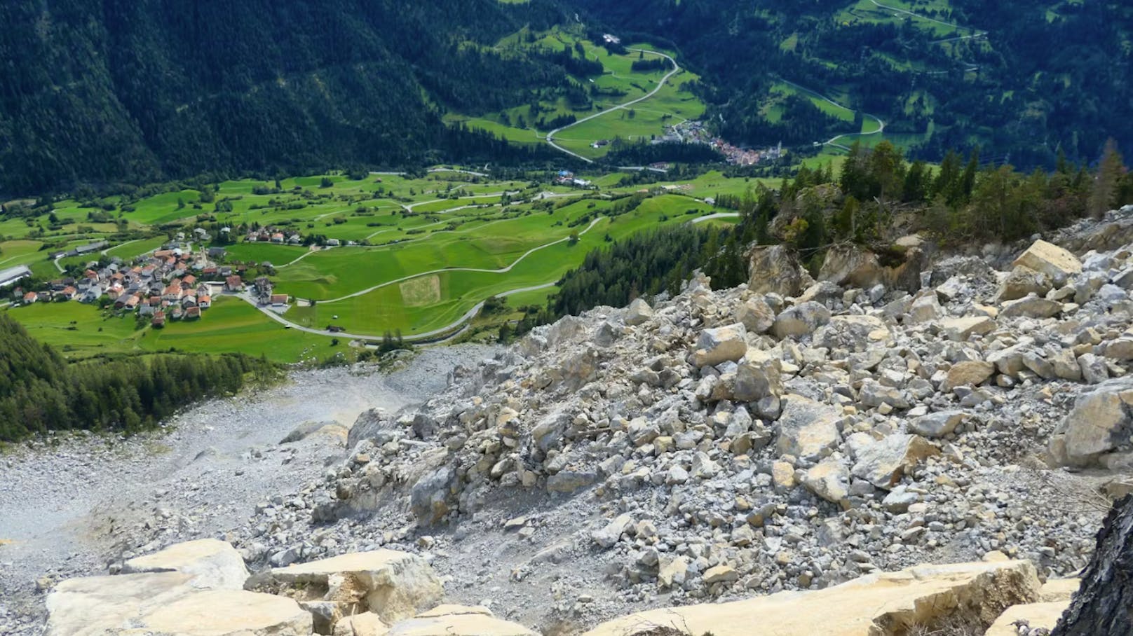 Der Berg bewegt sich – Ort bereitet Evakuierung vor