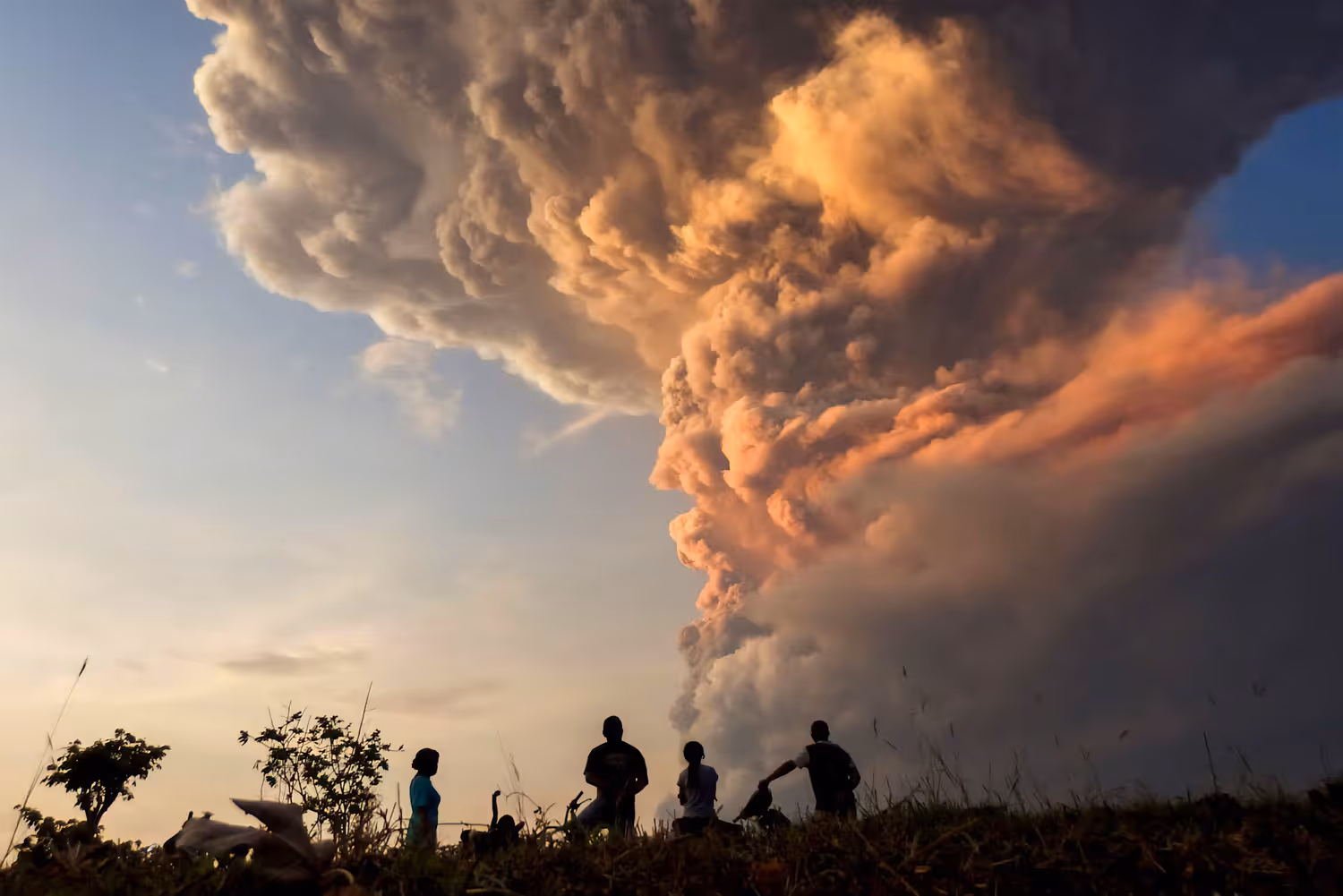 Spektakulär - und gefährlich: Ausbruch des Vulkans Lewotobi Laki Laki im Inselstaat Indonesien.