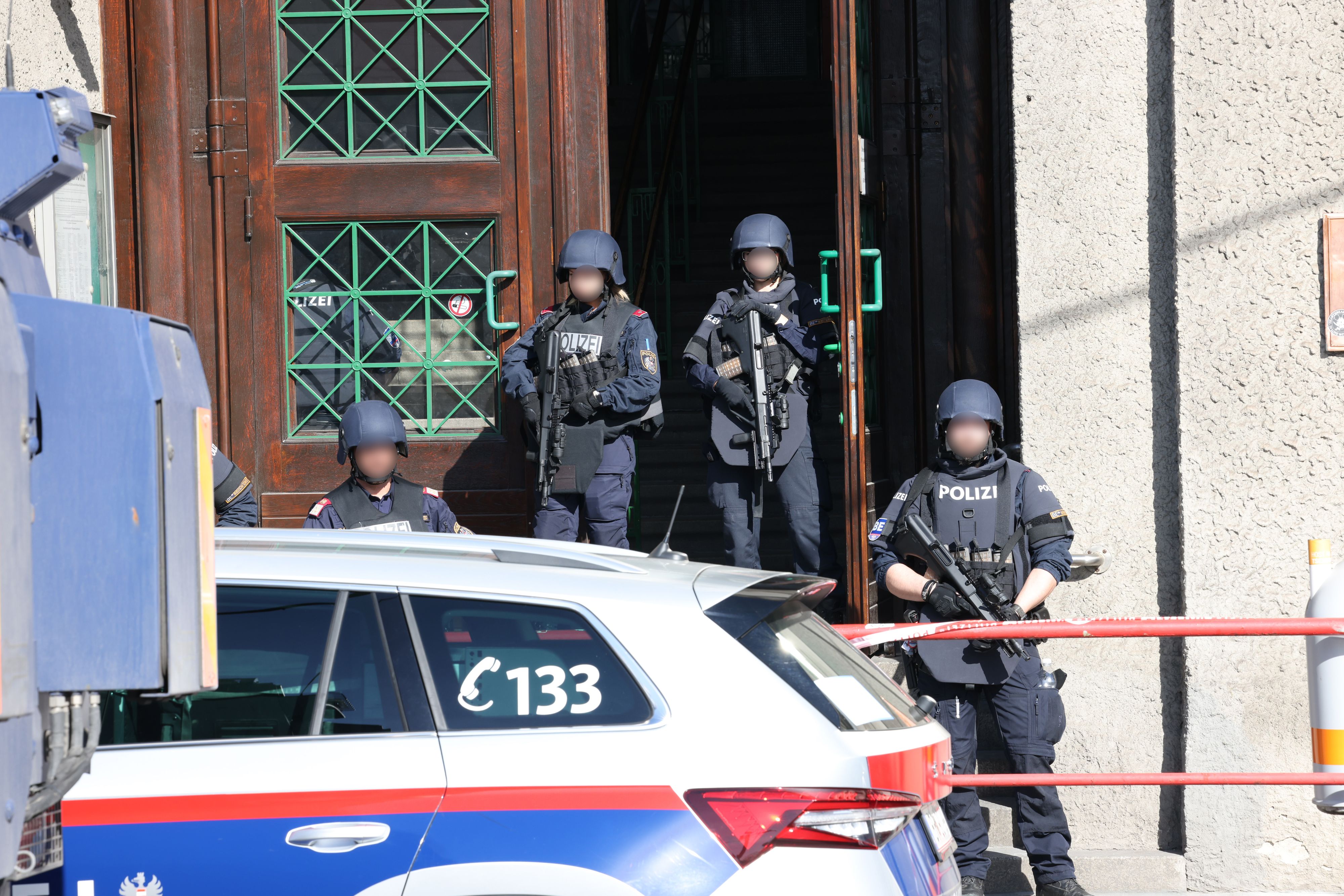 Beamte des Einsatzkommandos Cobra nahmen den Tatverdächtigen in Klagenfurt fest.