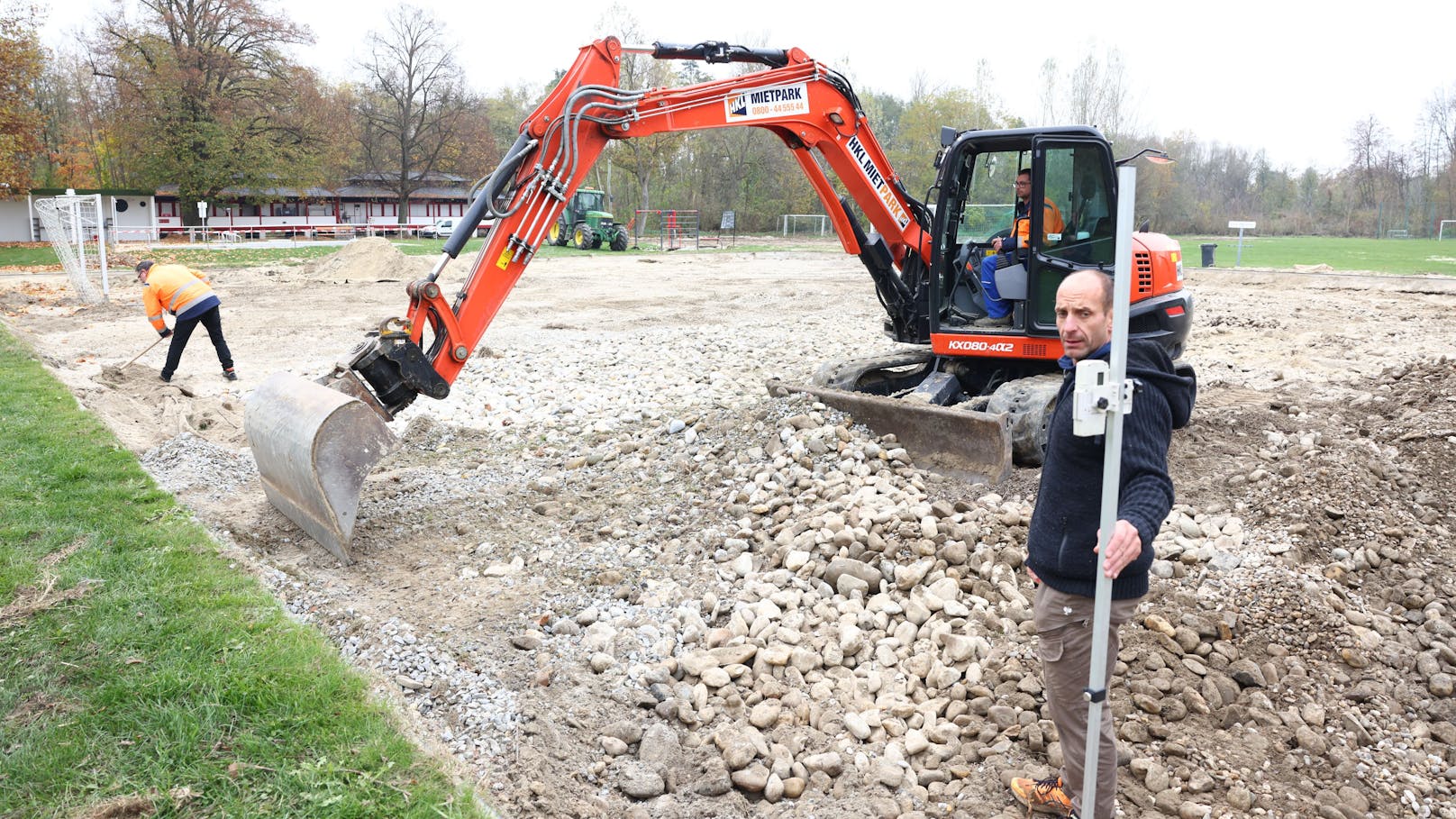 Langenlois wurde vom Hochwasser schwer getroffen. Die Aufräumarbeiten sind in vollem Gange.