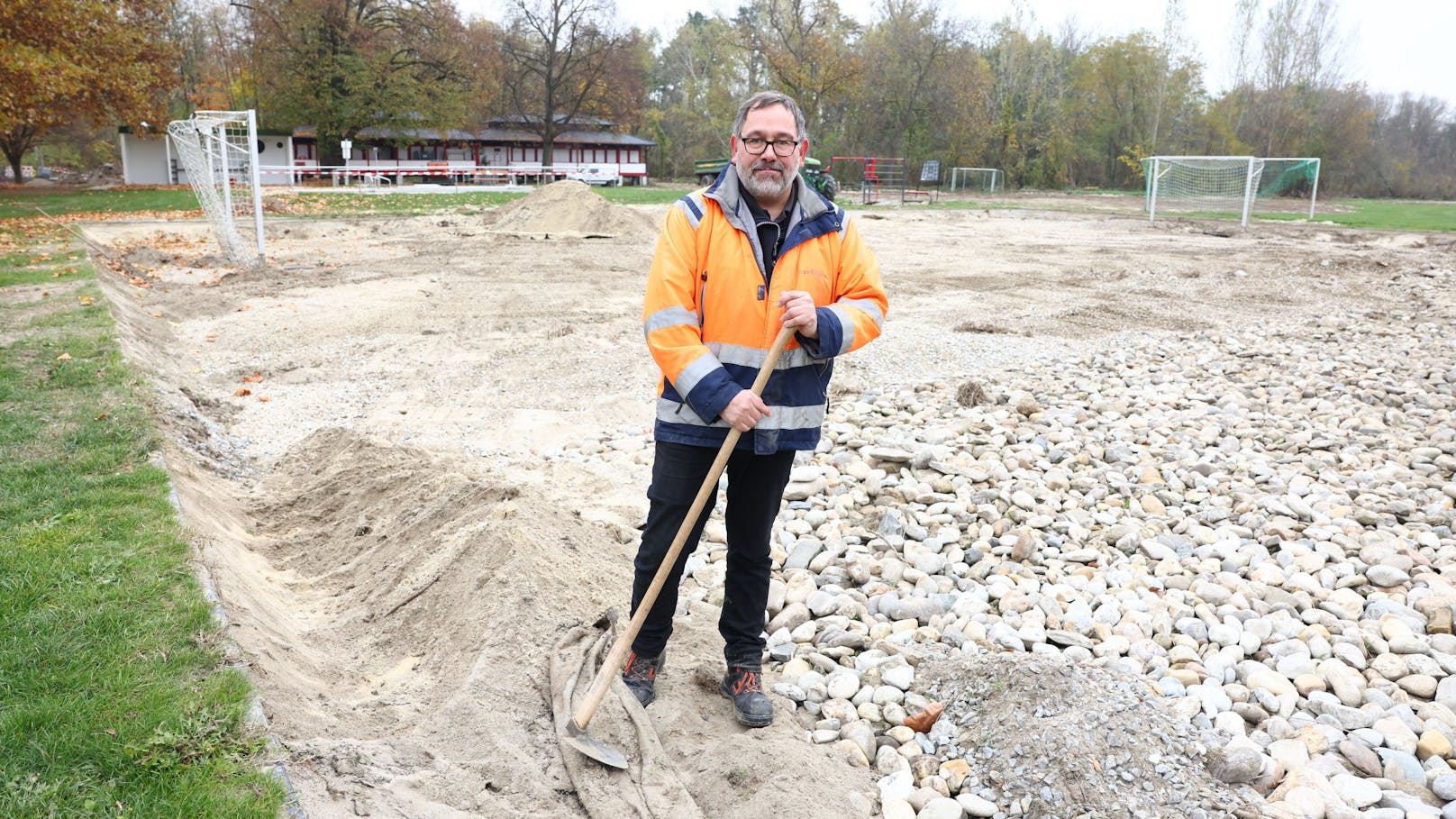 Langenlois wurde vom Hochwasser schwer getroffen. Die Aufräumarbeiten sind in vollem Gange.