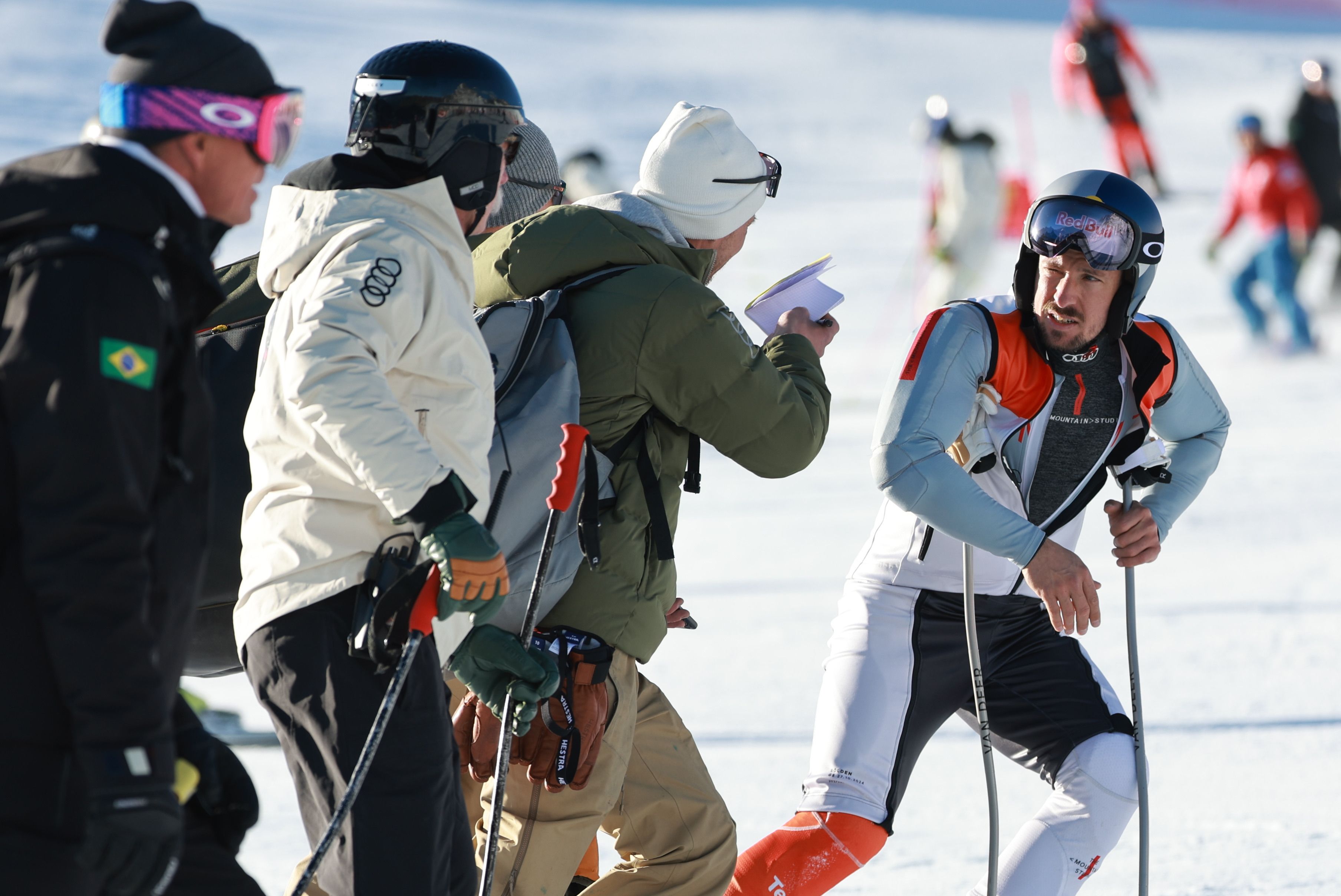 Marcel Hirscher (r.) ist zurück im Ski-Zirkus.