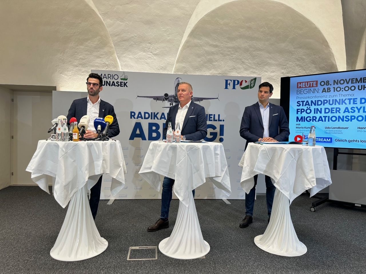 Udo Landbauer, Mario Kunasek und Hannes Amesbauer (v.l.)