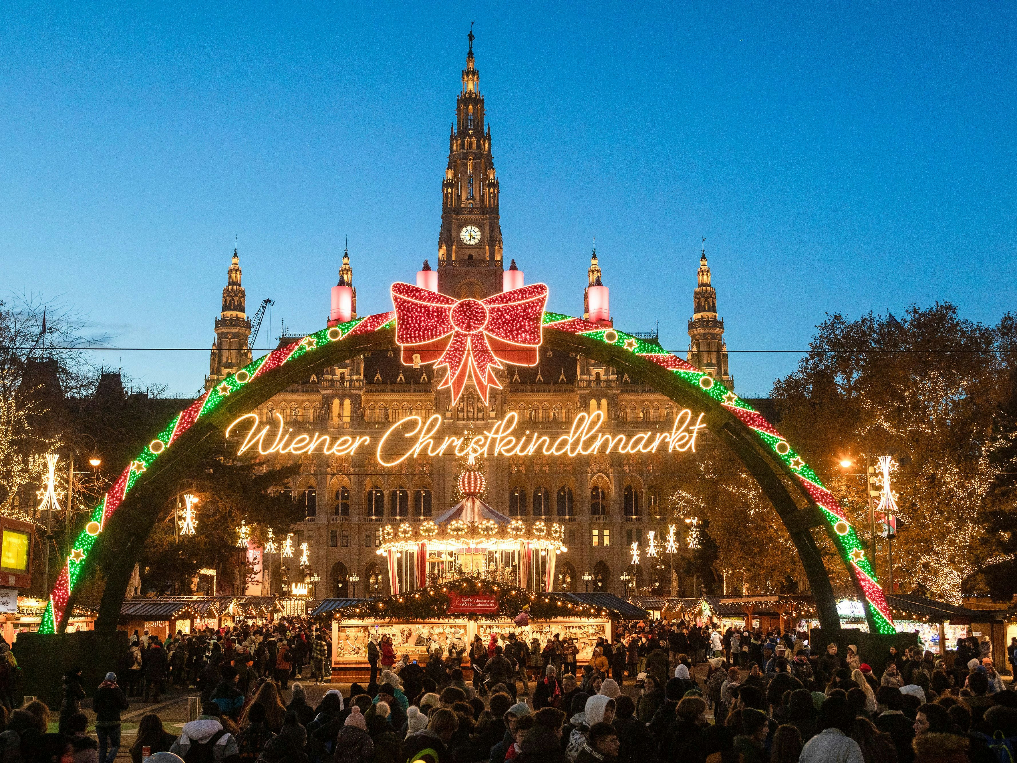 Bilanz am Rathausplatz – Voller Erfolg: 2,8 Millionen am Wiener Christkindlmarkt | Heute.at