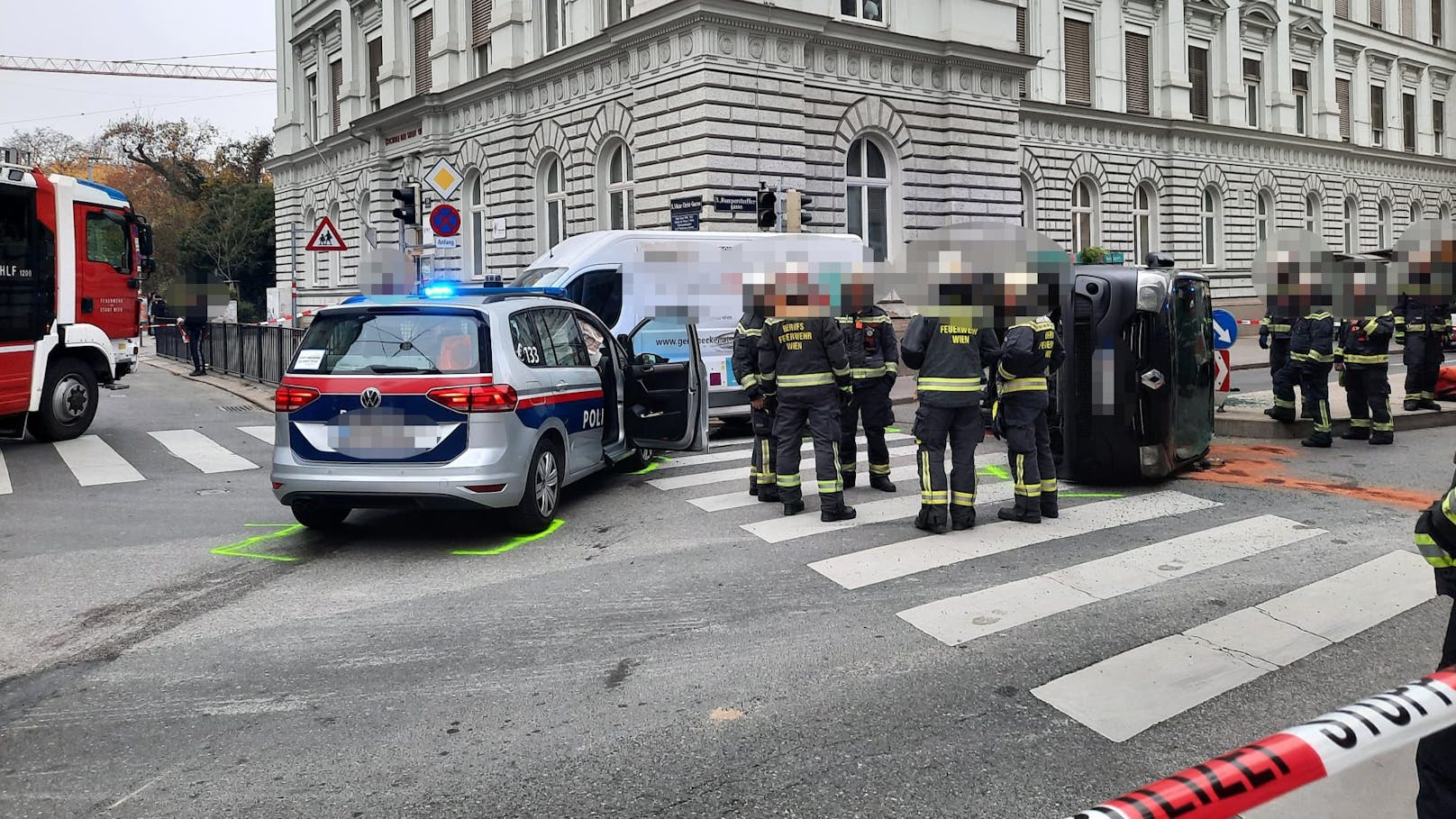 Polizei rammt Transporter in Wien, löst Chaos aus