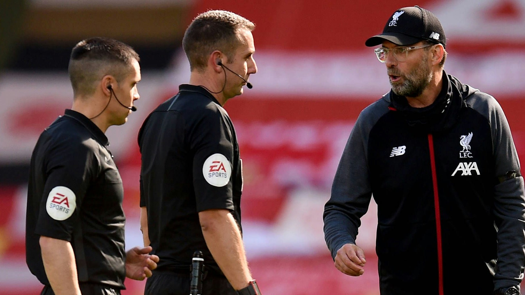 Schiedsrichter David Coote wurde suspendiert.