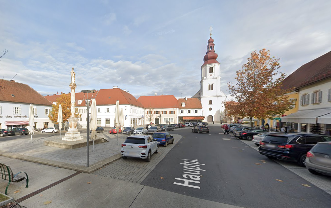 Blick auf den Hauptplatz der Gemeinde Fehring.