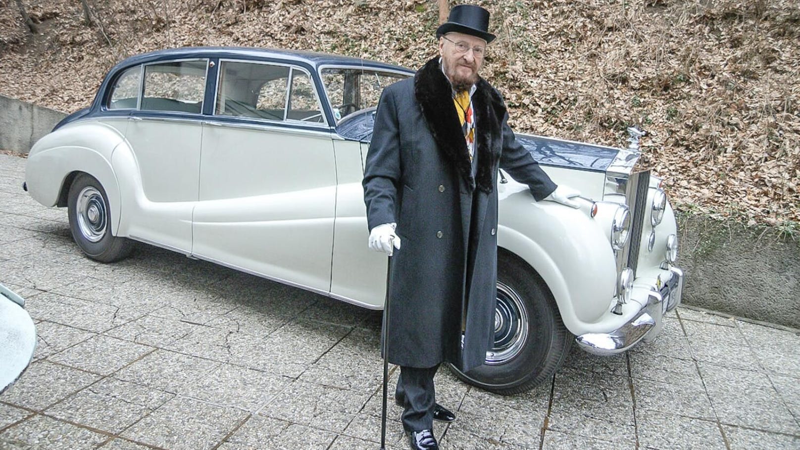 Ernst Fuchs mit seinem Lieblings-Rolls-Royce.