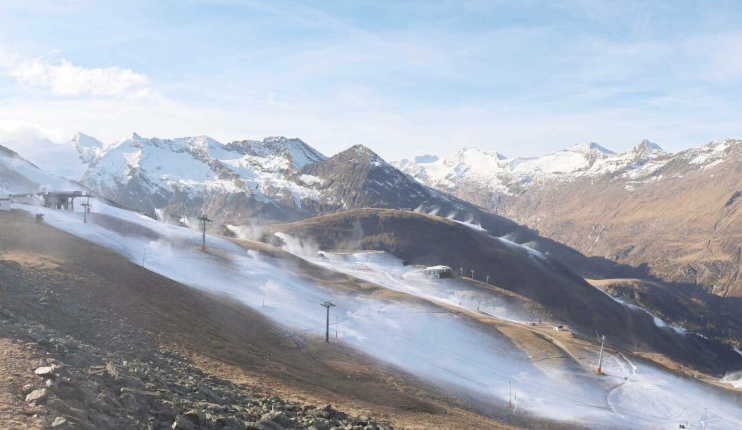 Die Schneekanonen laufen auf Hochtouren